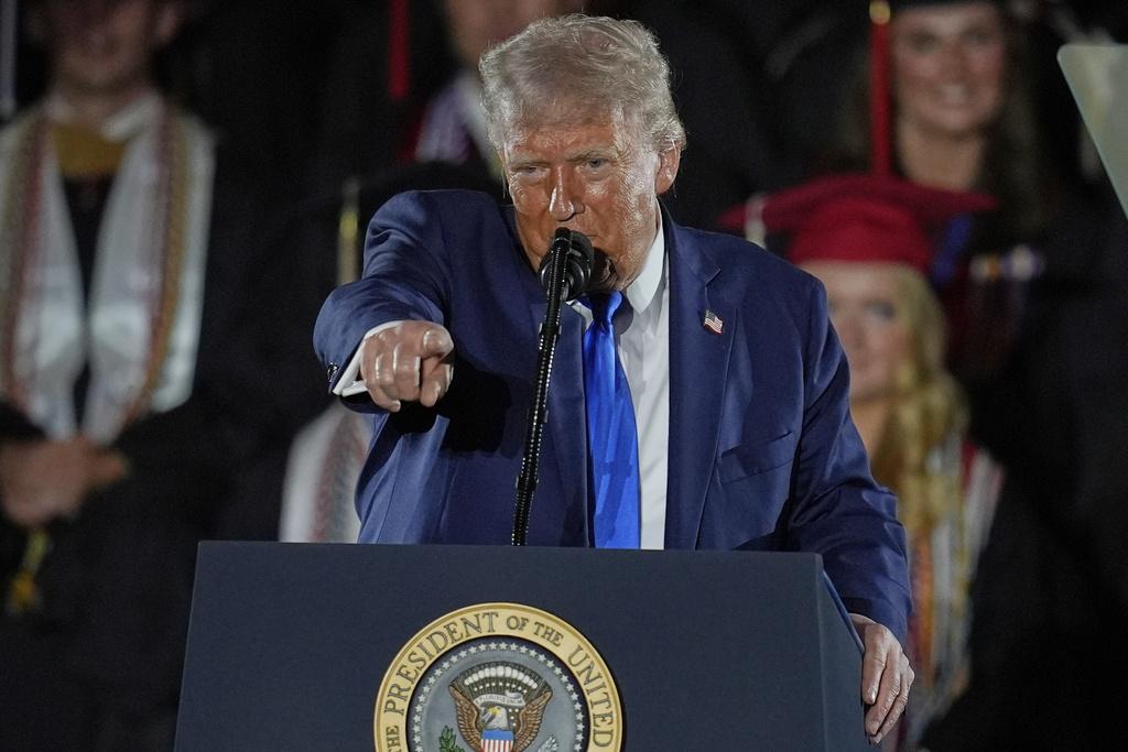 傳特朗普政府正主動與中方接觸,試圖緩解貿易緊張局勢。(AP)