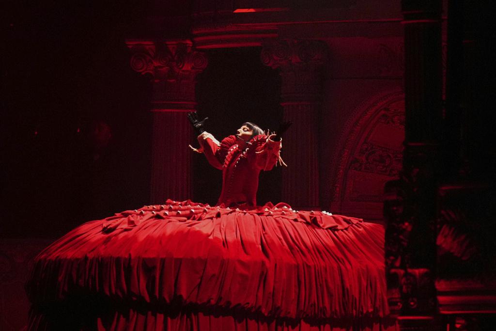 Lady Gaga上周六在巴西里約熱內盧科帕卡巴納海灘舉行她出道以來最大型演唱會,以多個破格造型獻唱名曲。(美聯社)