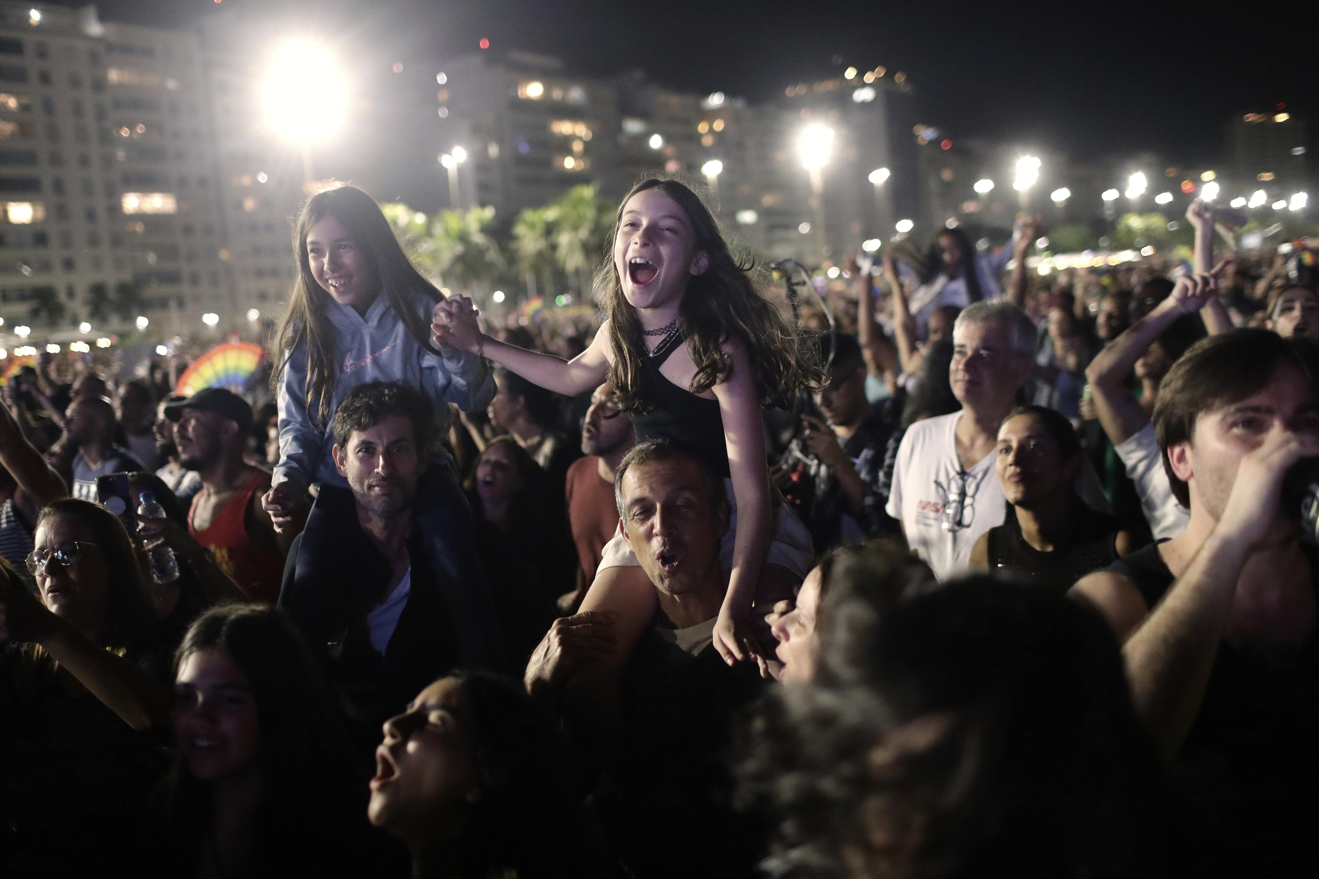 粉絲瘋狂尖叫。(美聯社)