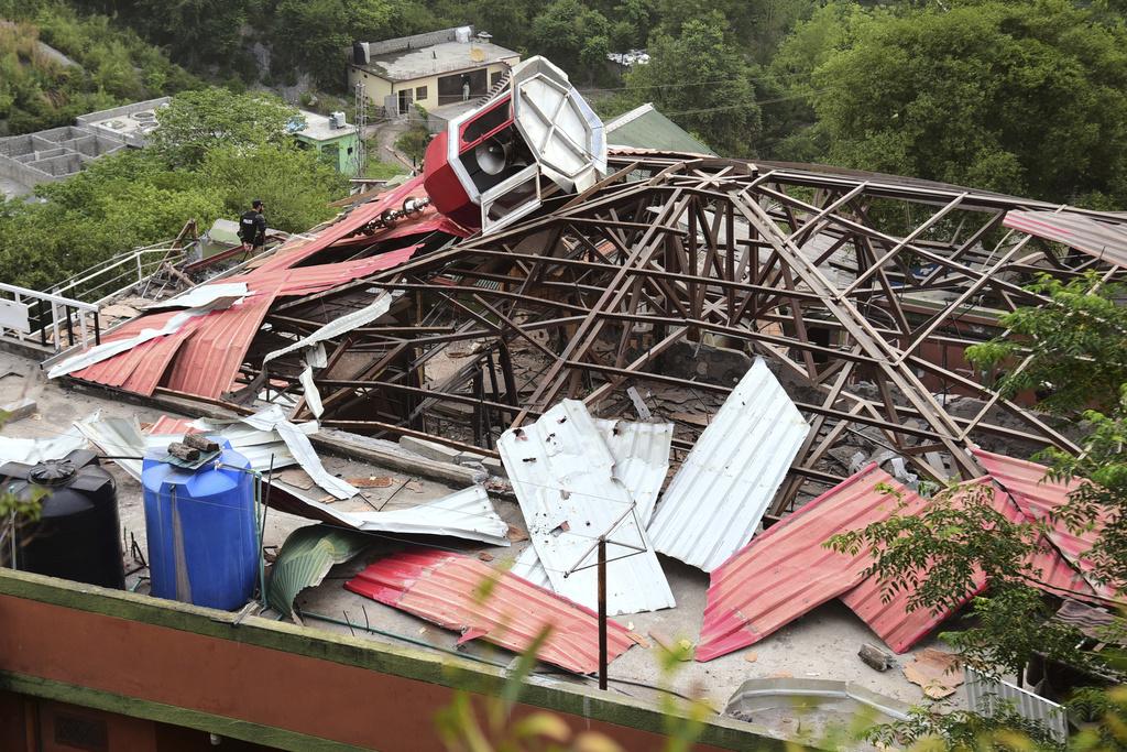巴控克什米爾首府穆扎法拉巴德一座清真寺周三被印軍導彈摧毀。(美聯社)