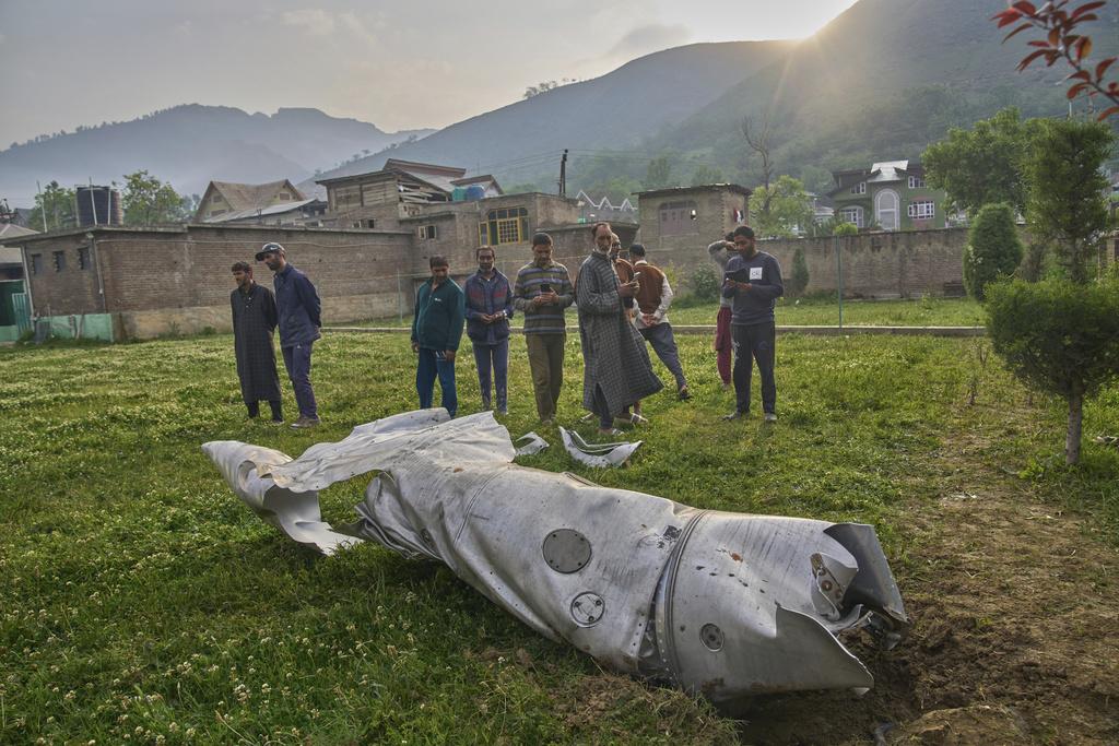 印控克什米爾普爾瓦馬地區周三發現疑似軍機殘骸。(美聯社)