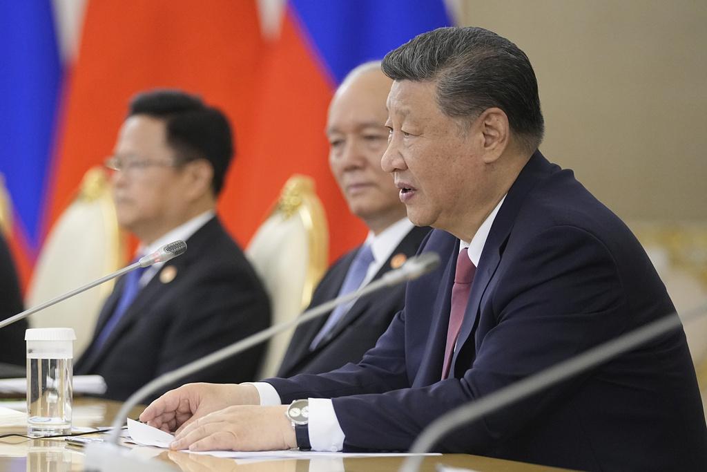 習近平周四在克里姆林宮與總統普京及俄官員會談。(美聯社)