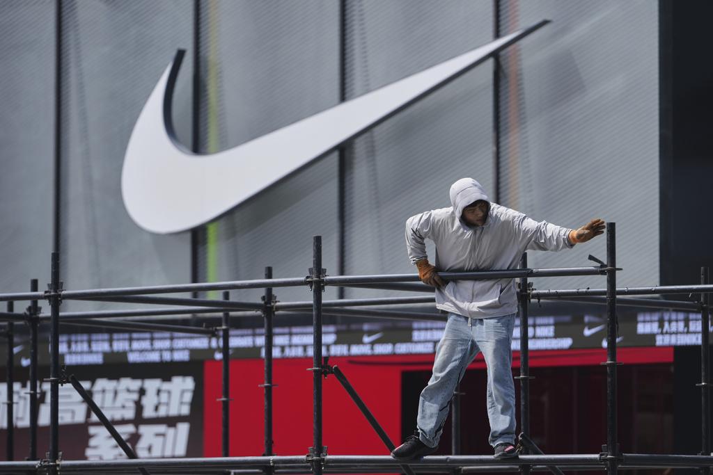 Nike據報最快本周加價,以應對特朗普關稅戰帶來的衝擊。(AP)
