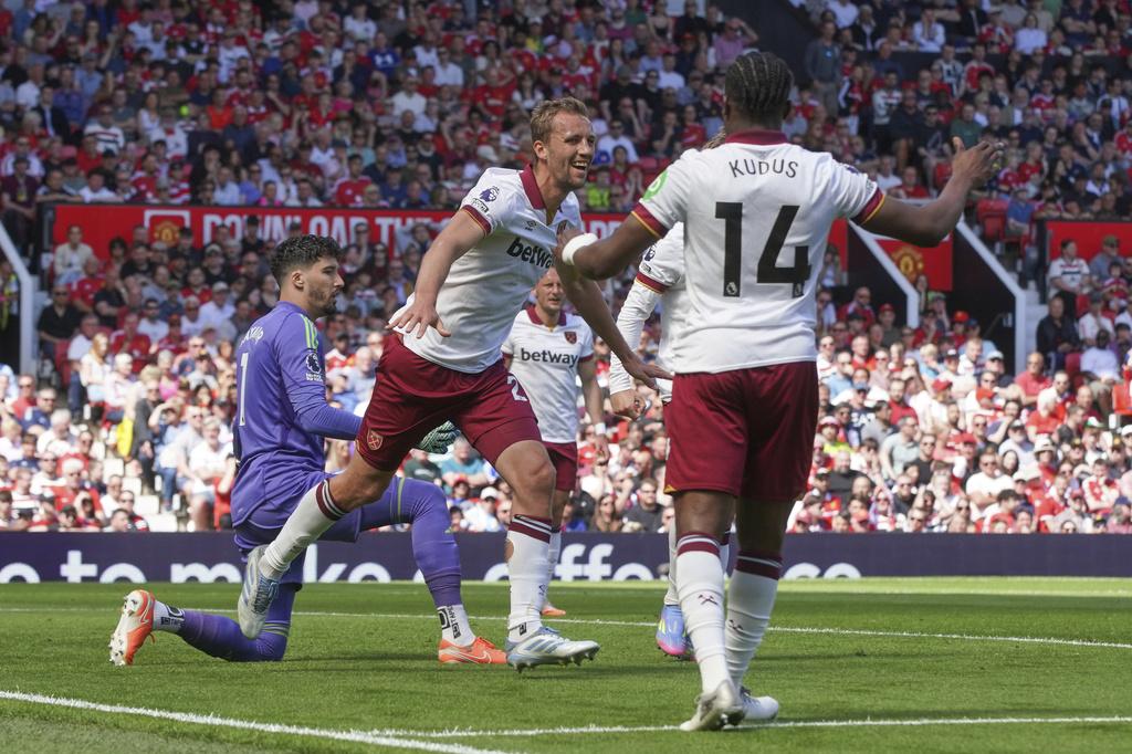 曼聯負韋斯咸,後衛約羅(Leny Yoro)受傷。(美聯社)