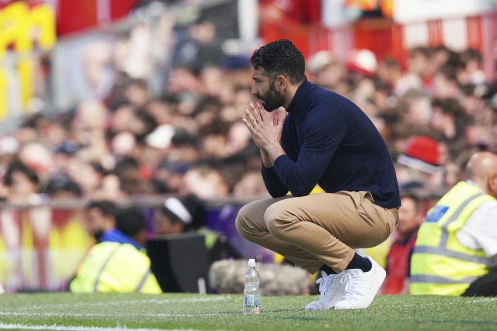 曼聯主帥艾摩廉將在歐霸盃決賽迎來考牌戰。(美聯社)