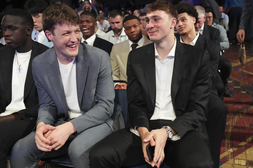 法拉格(Cooper Flagg)身高2.06米,為杜克大學星級球員。