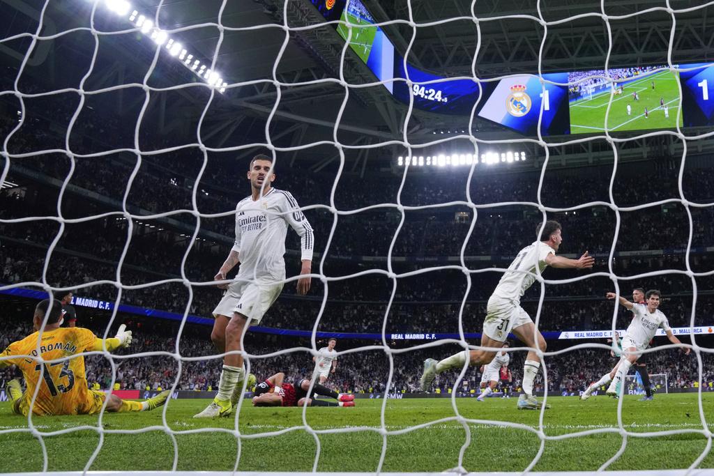 皇馬贏波,令巴塞隆拿需要再贏一場才封王。(美聯社)