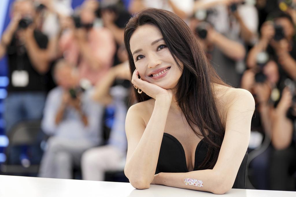 舒淇豔光四射耀「康城影展」。