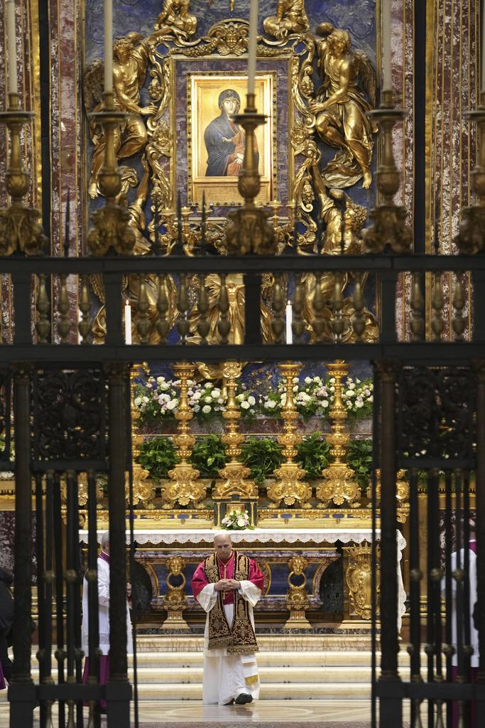 教宗良十四世周日在羅馬聖母大殿主持宗教儀式。(美聯社)