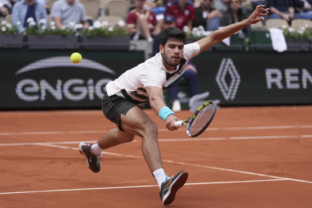 法網|艾卡拉斯首圈輕鬆過關。(美聯社)