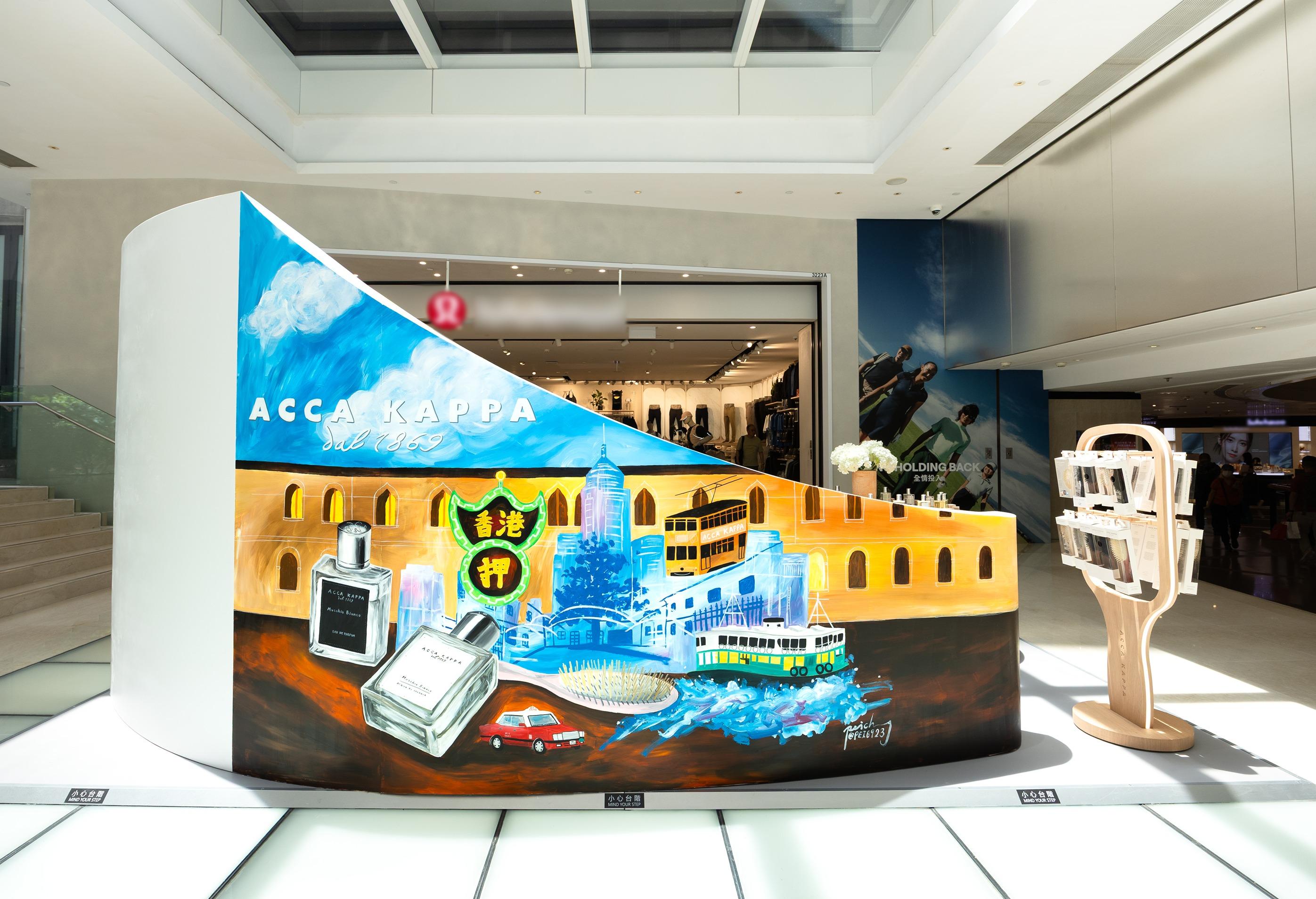 品牌特別請來本地插畫師皮忠Pei Chung,為限定店繪上充滿香港特色的插畫牆。