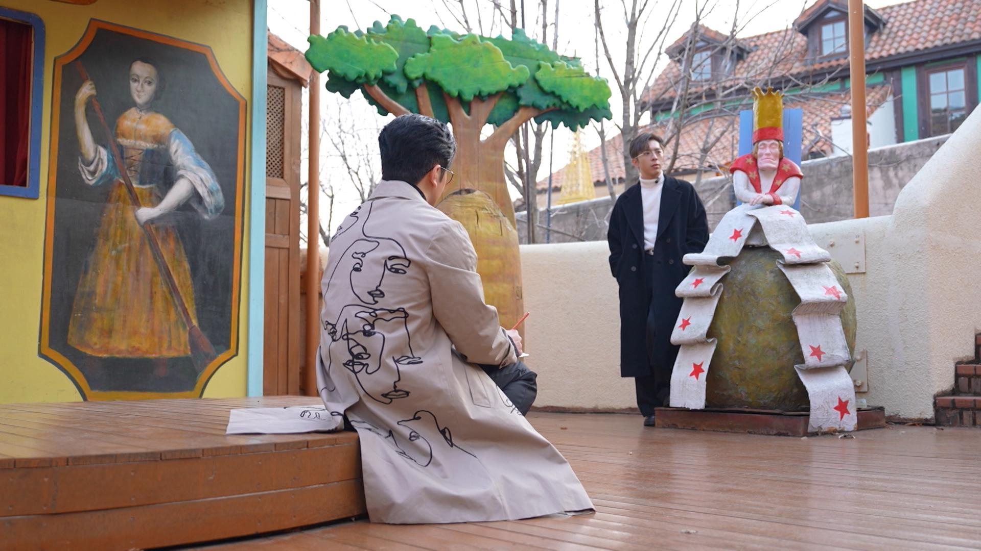 Anson Lo要把Edan和國王畫進童話書內。