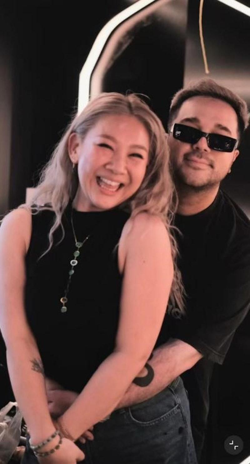 欣宜慶生的帖文未幾被刪除,而近幾次照片都見到欣宜愛戴翡翠。