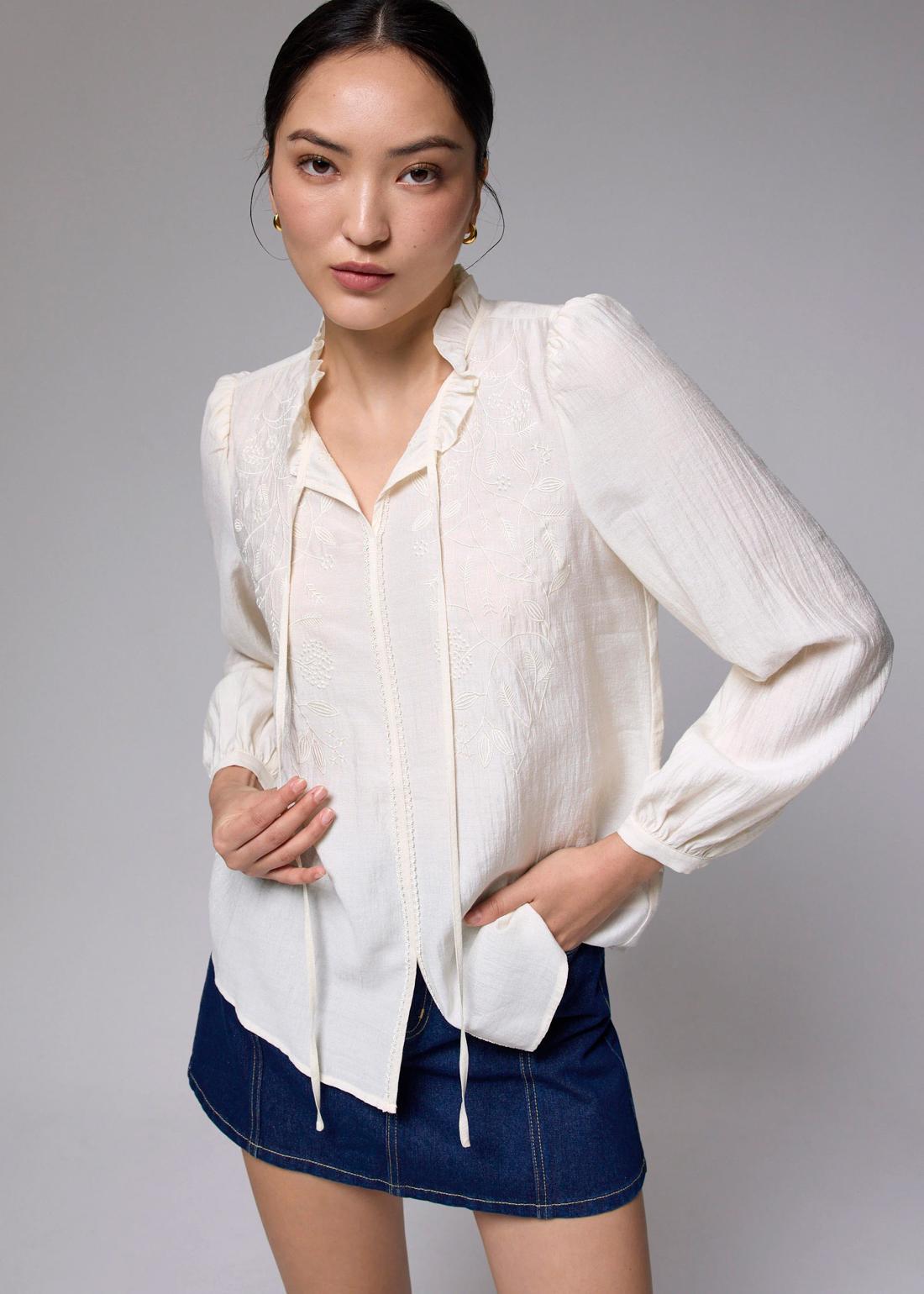 Broderie Ruffle Collar Blouse 優惠價:$195 原價:$389 (5折)