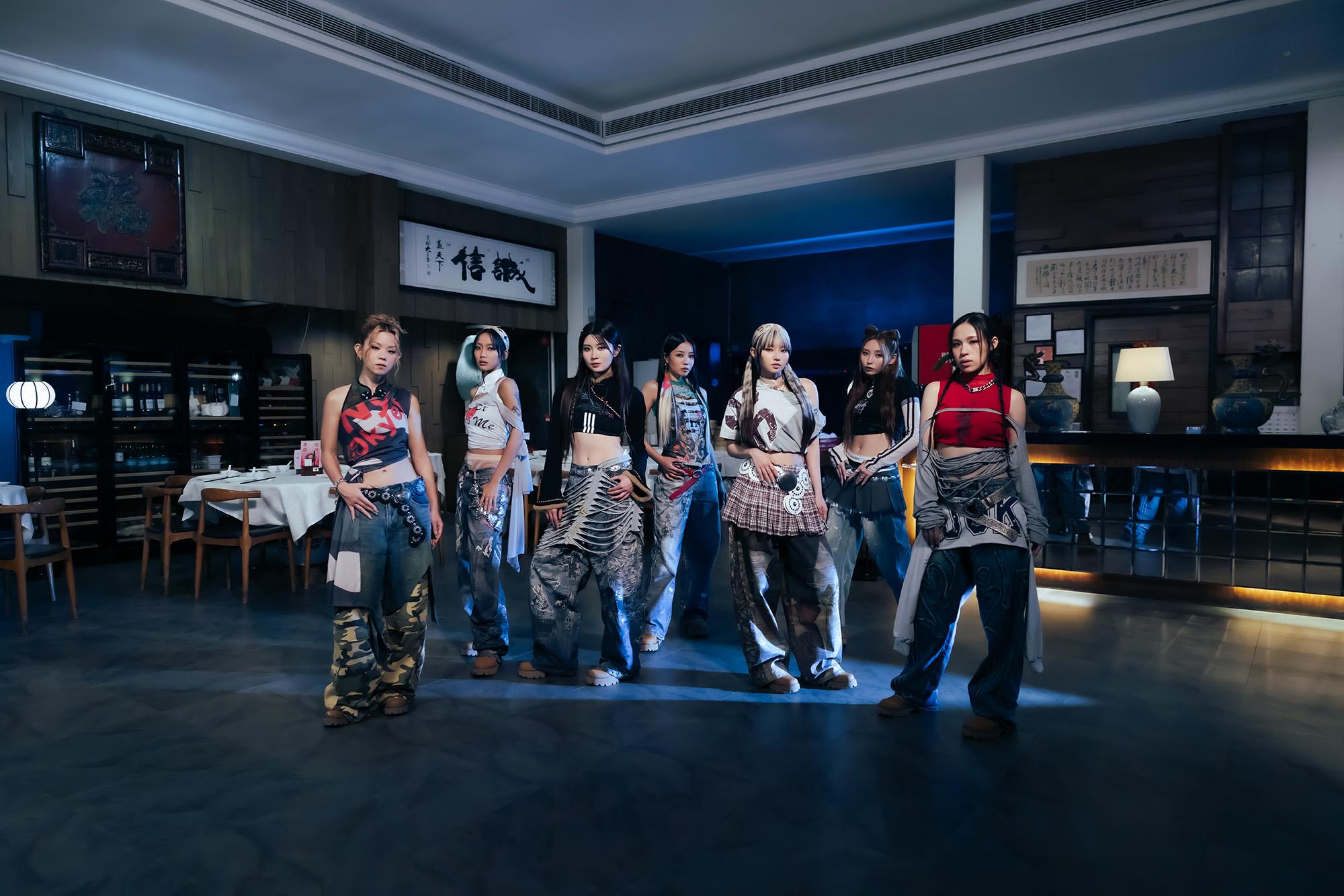 COLLAR新歌《《暴走女團》MV主打本土風。