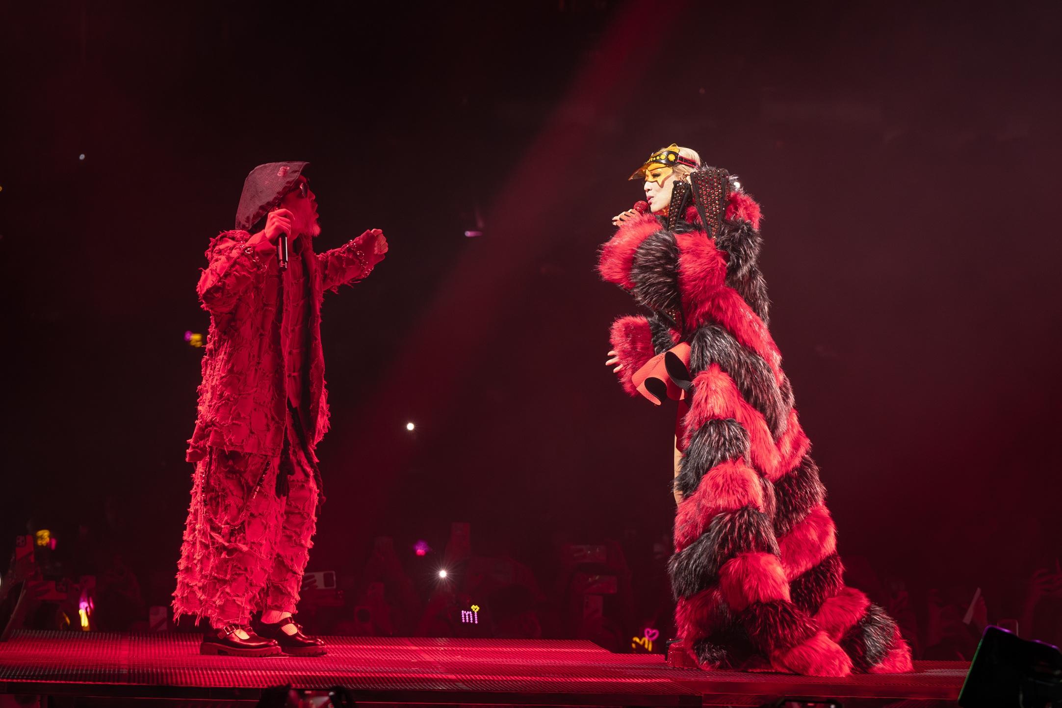 MC Yan有份出場唱《信者得愛》。