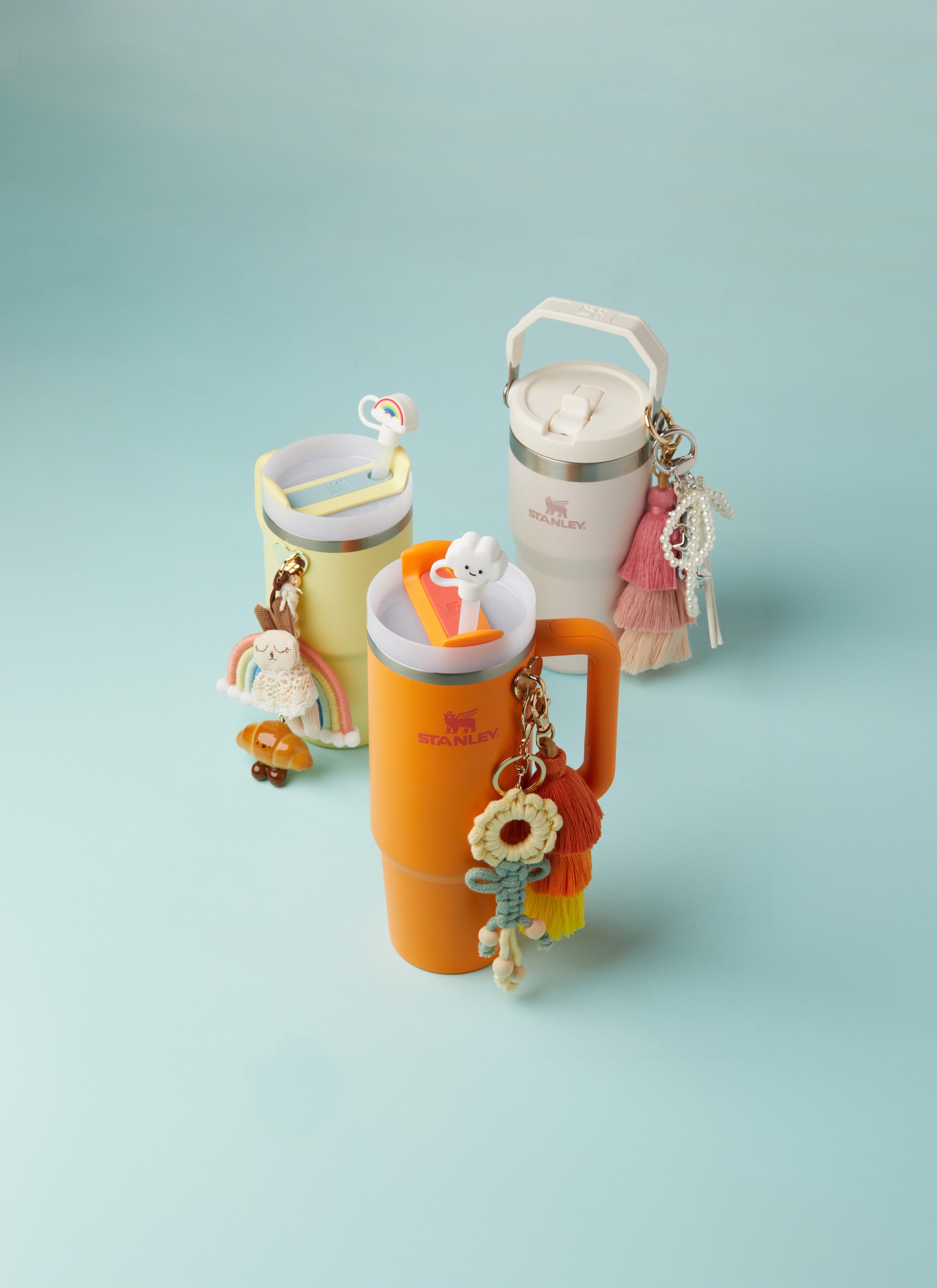 現凡購買Stanley水杯,即可加$100自選3款裝飾,包括彩色吸管蓋、鑰匙扣及趣味配件,另外亦可以刻字,展現個人風格。