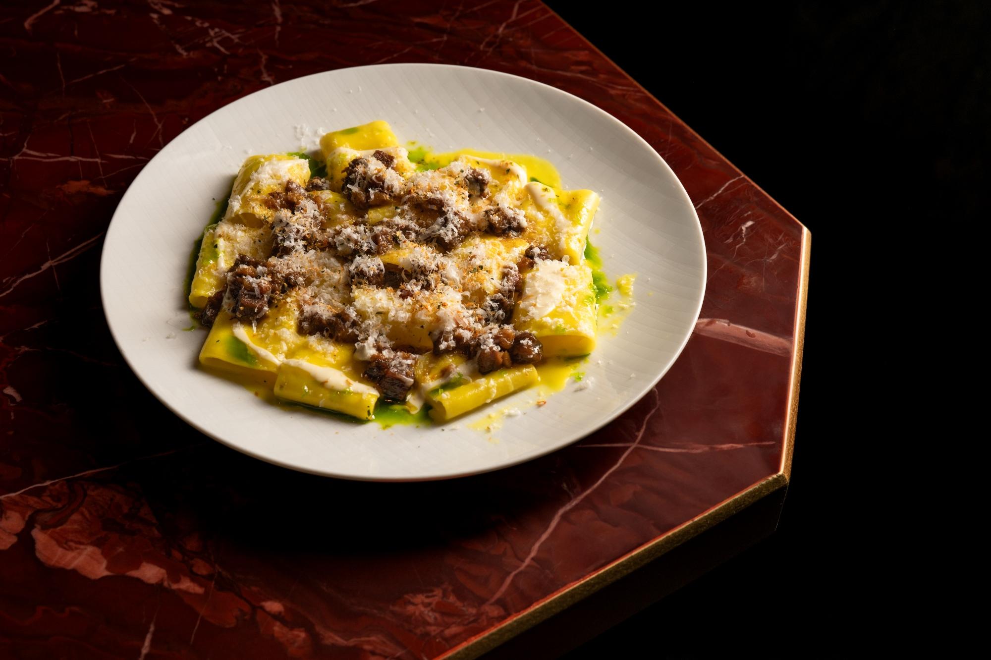 意式燉牛面頰及牛肚粗管意大利粉$398 由經典米蘭燉飯演變而成。