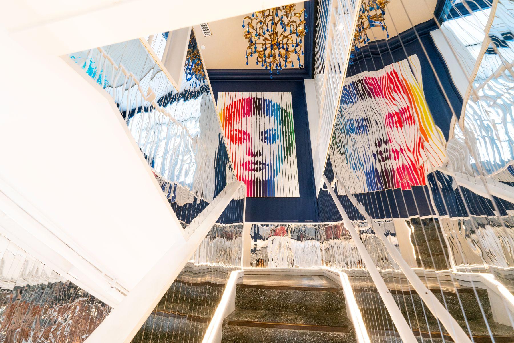 餐廳四處都掛上意大利著名電影女星蘇菲亞羅蘭的漂亮照片。