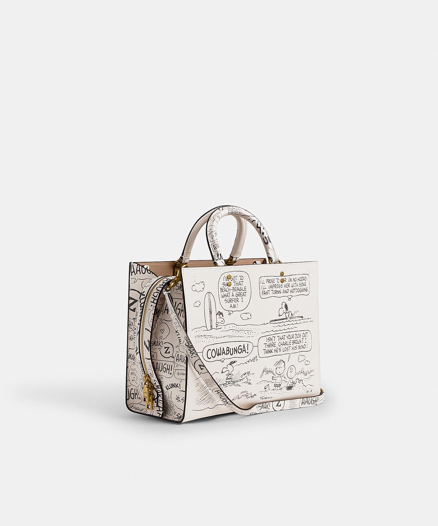 Coach x Peanuts 報紙印花Rogue手袋 (粉白色) $8,250