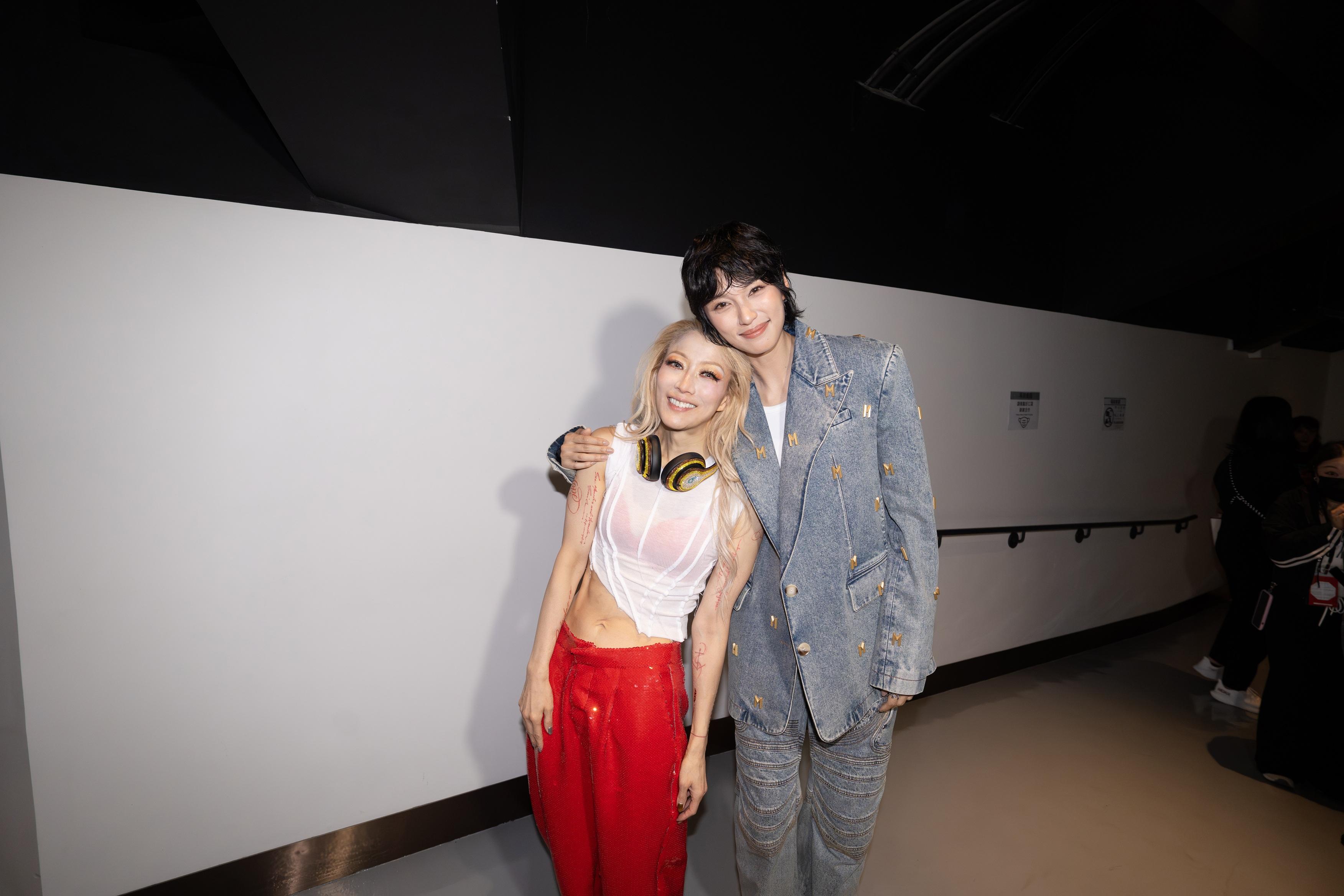 王丹妮擔任偶像Sammi的演唱會嘉賓,成就解鎖。