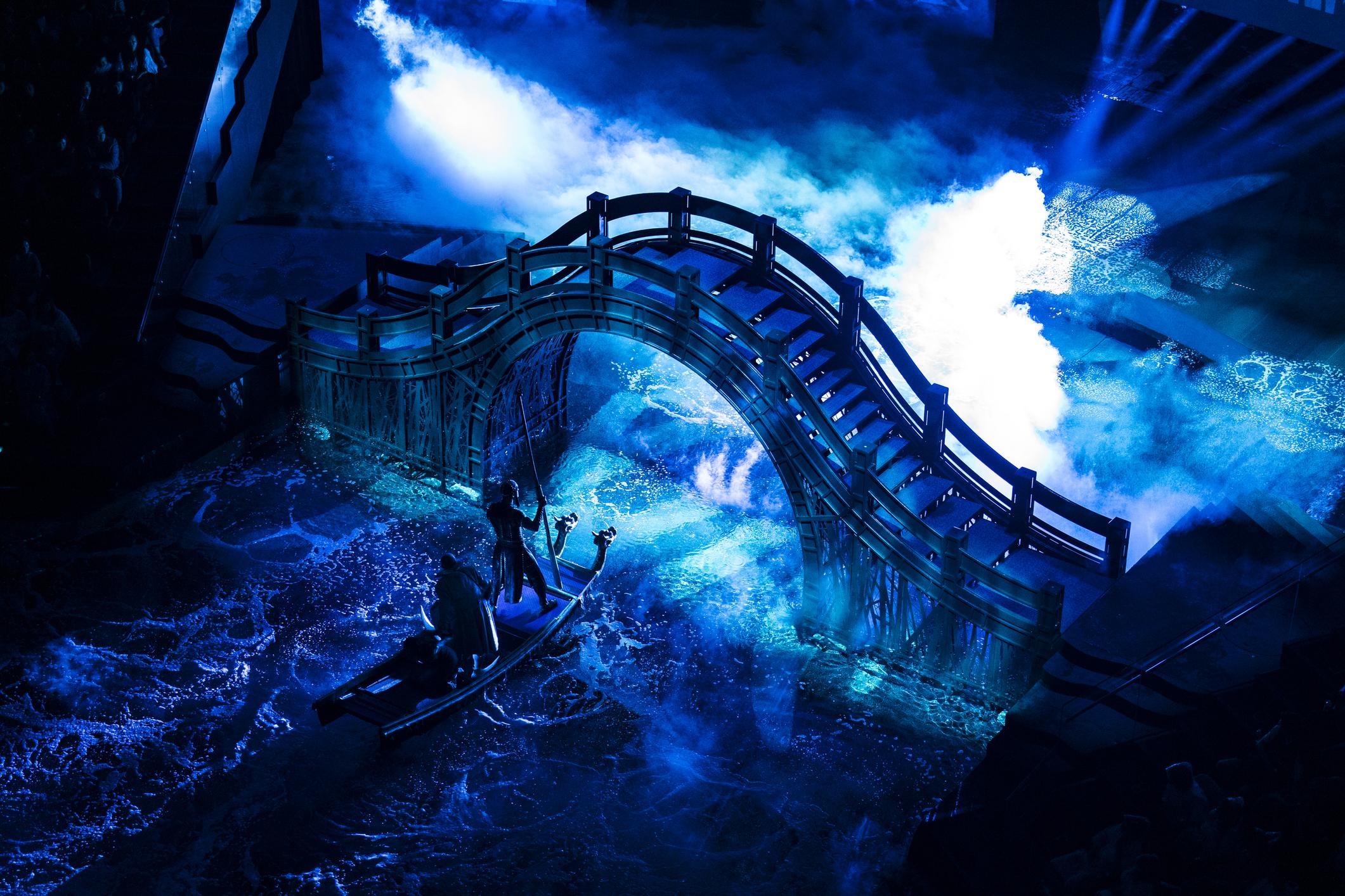 新篇章以穿越時空的奇異世界為背景