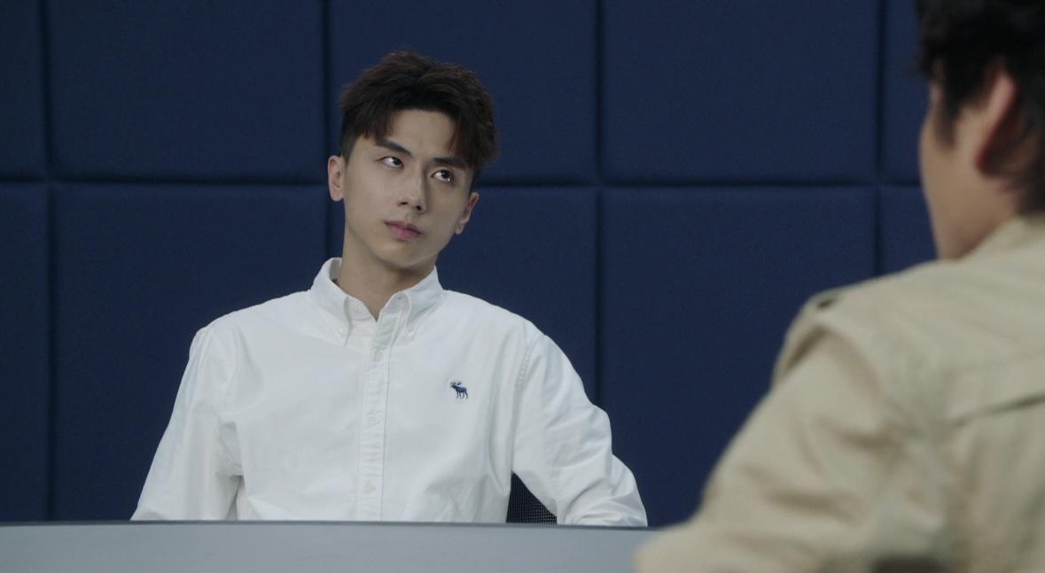 蔥頭啲變態樣勁陰森。