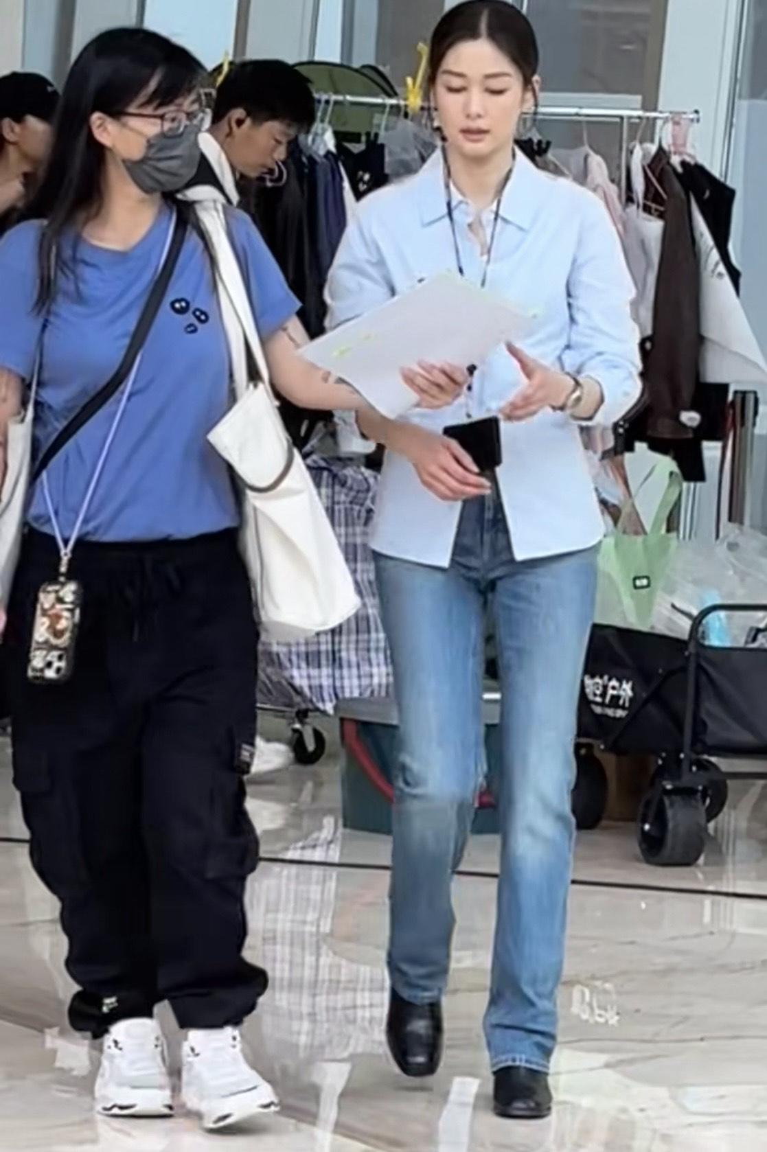 日前,一眾演員在佛山開工。