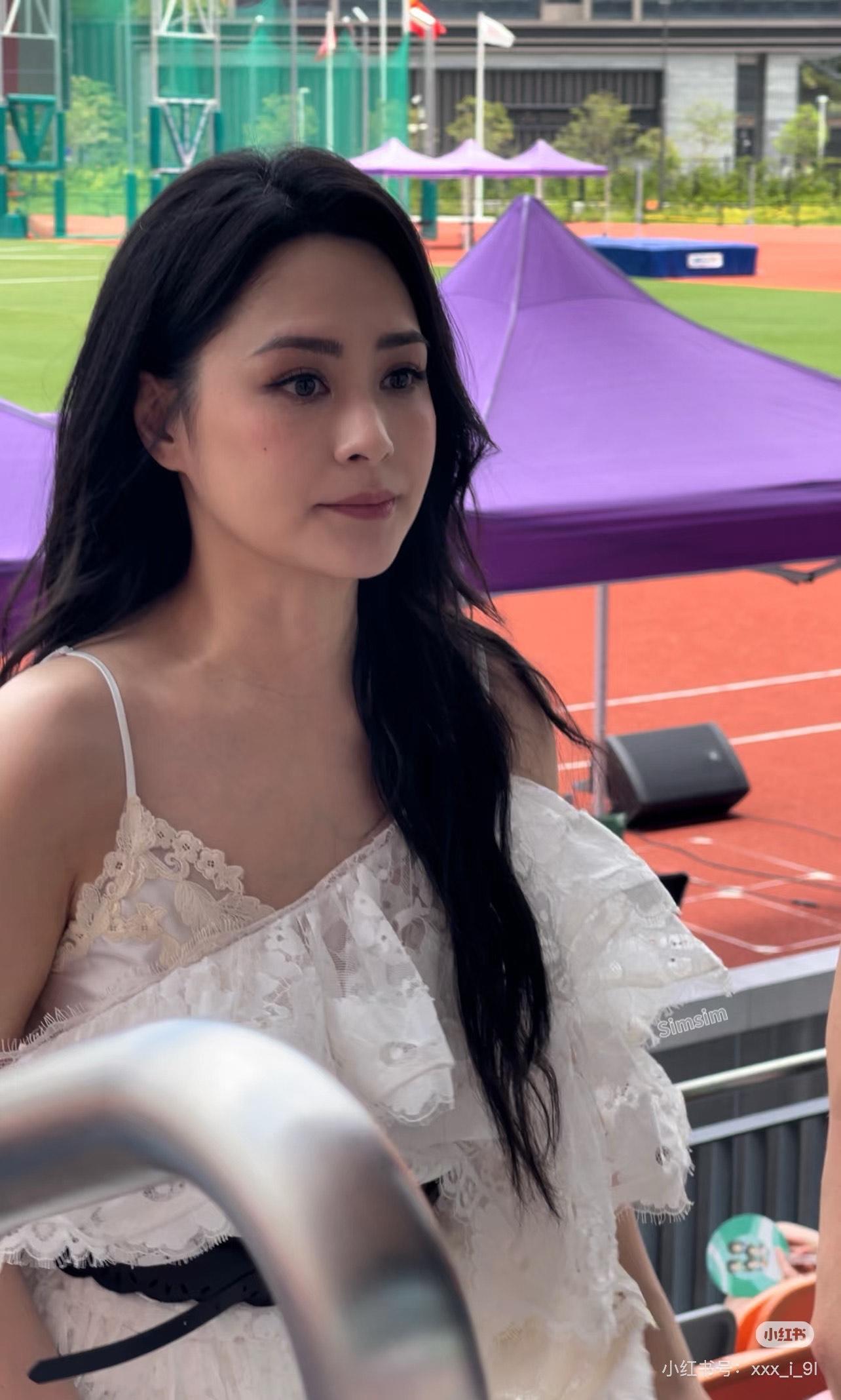 網民激讚阿嬌顏值極高。