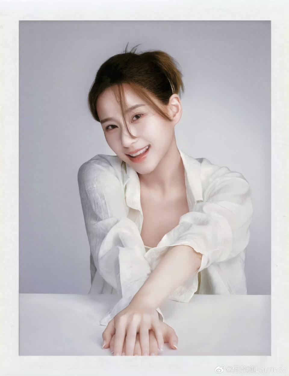 超蓮亦在社交網上載多張近來內地最愛玩的撕拉相。