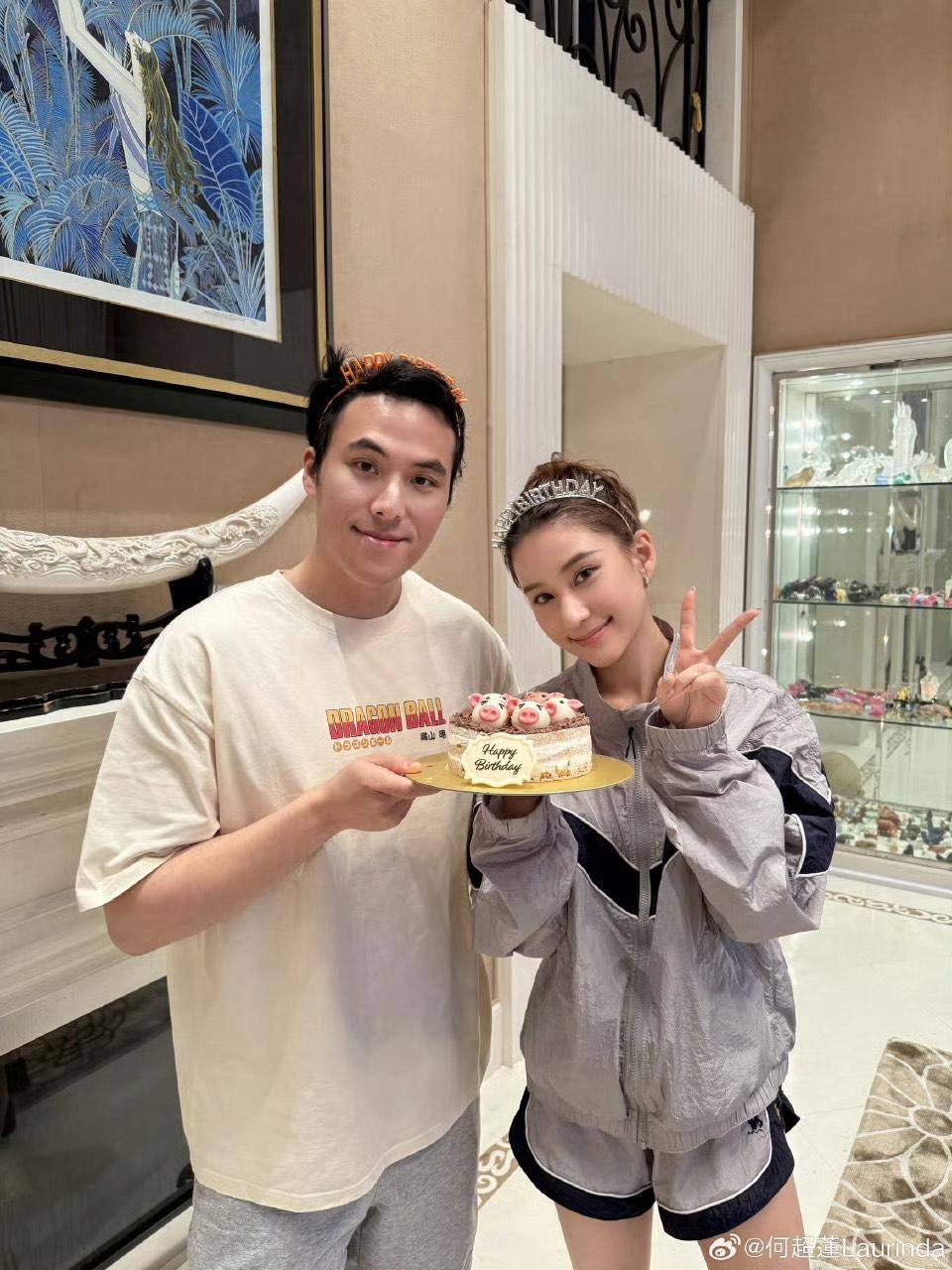 超蓮與龍鳳胎細佬何猷啟合照。