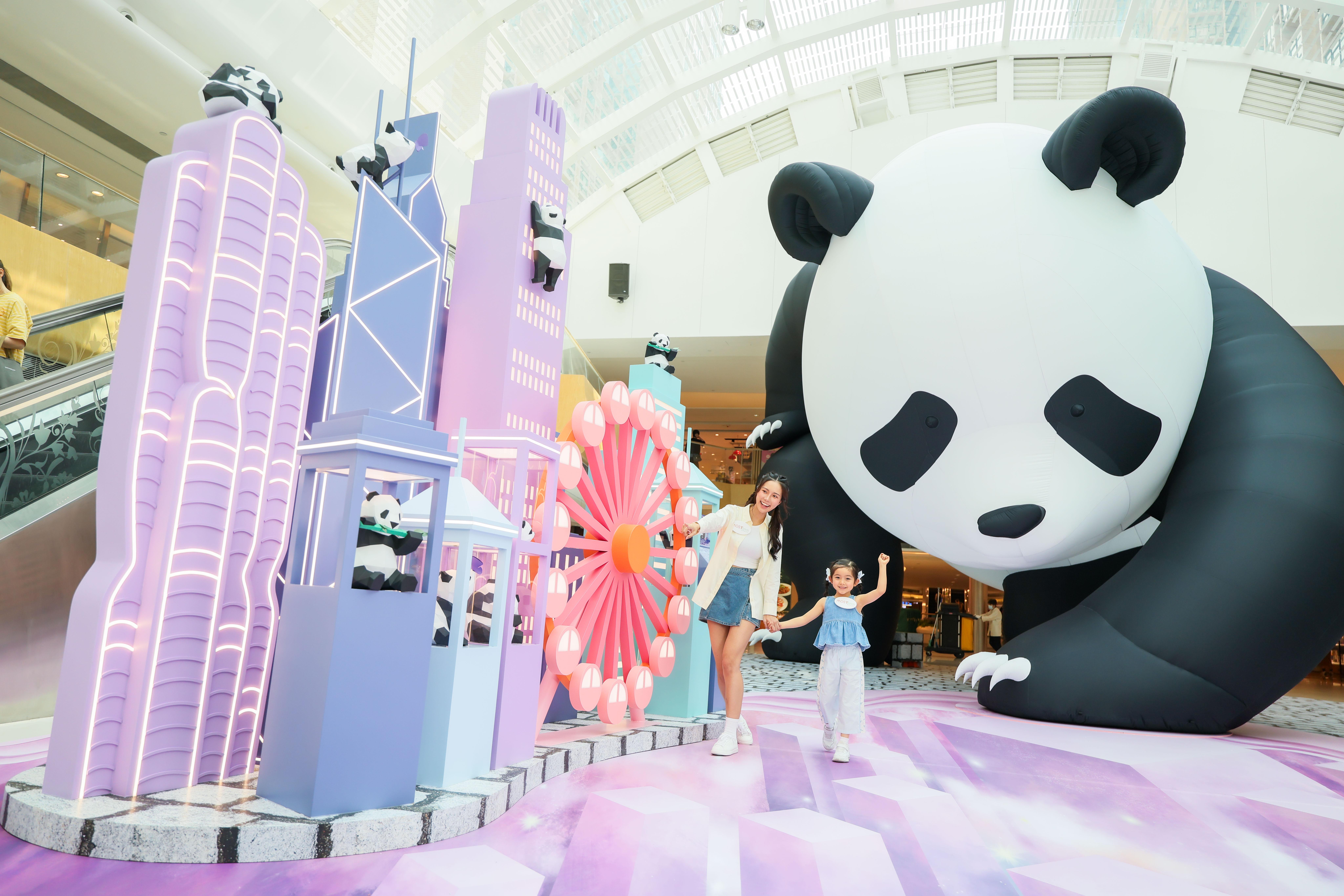 香港摺紙協會創辦人陳柏熹率領的五人製作團隊,以「熊貓日常」為主題打造「小熊來襲!立體摺紙萌熊展」