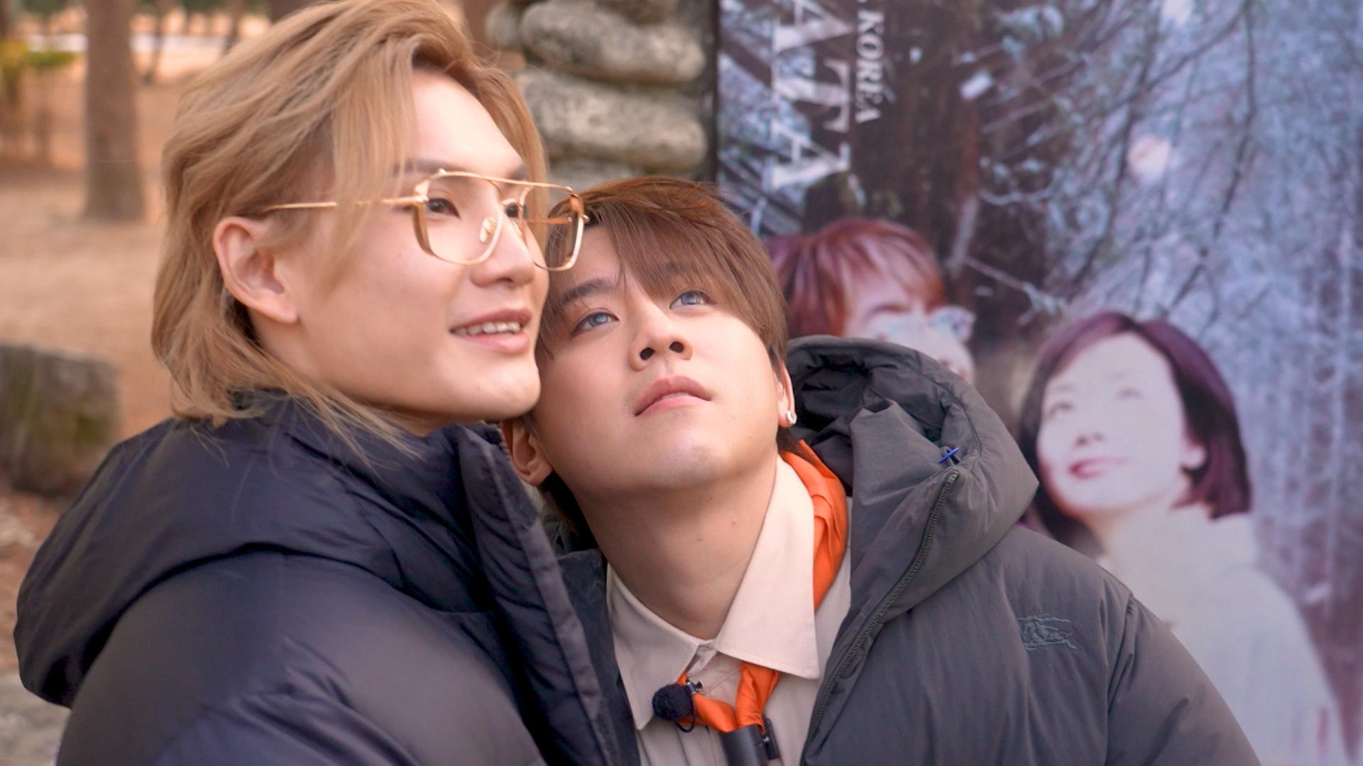 Jeremy和姜濤復刻《冬季戀歌》海報的姿勢。