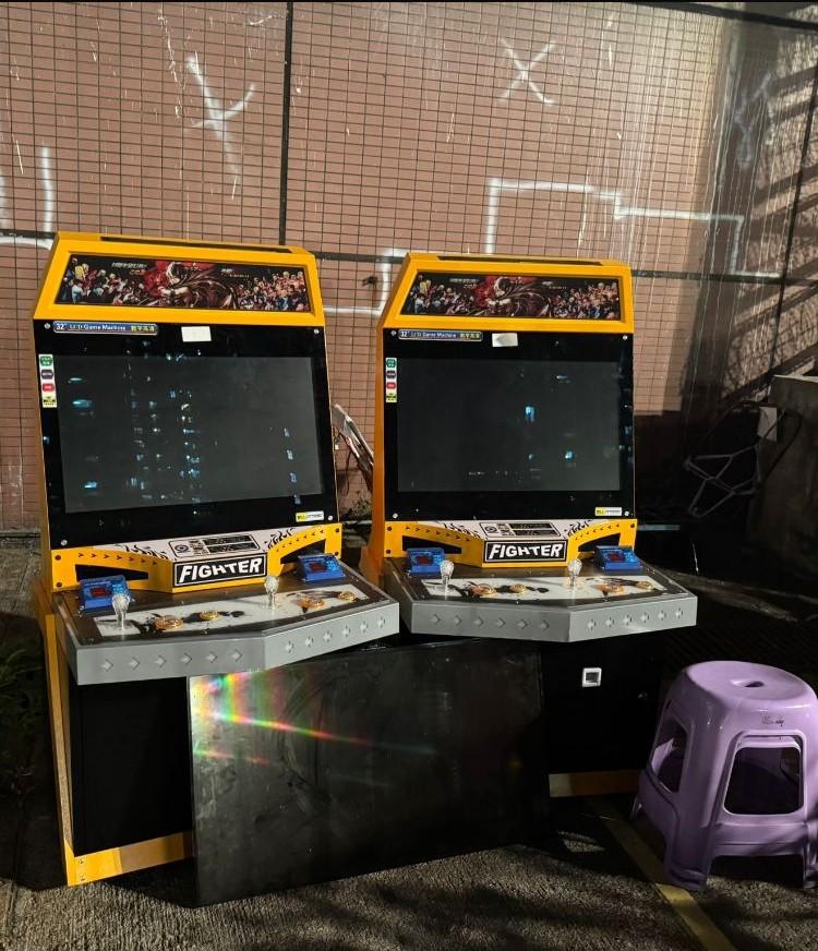 人員檢獲8部釣魚機、一批賭具及小量賭款。(警方圖片)