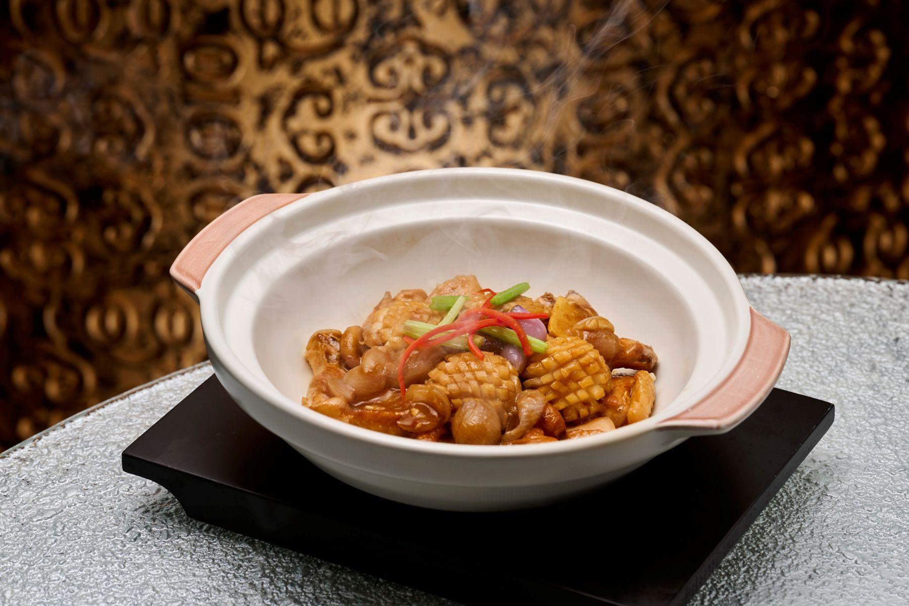 有機磨豉醬鮮鮑魚花菇嘉美雞煲$528