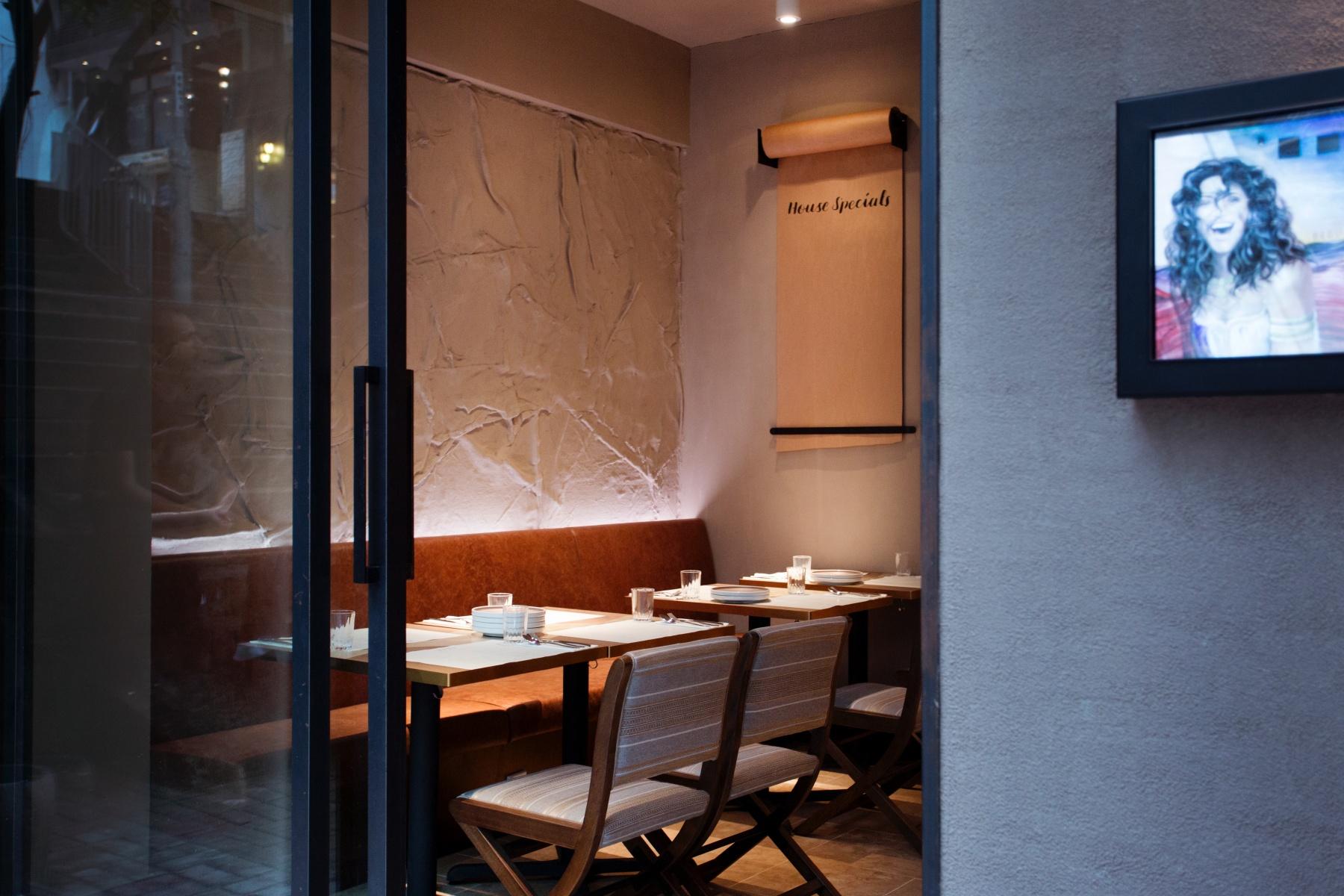 餐廳經常滿座,開業不久後迅速成為情侶們約會餐廳。