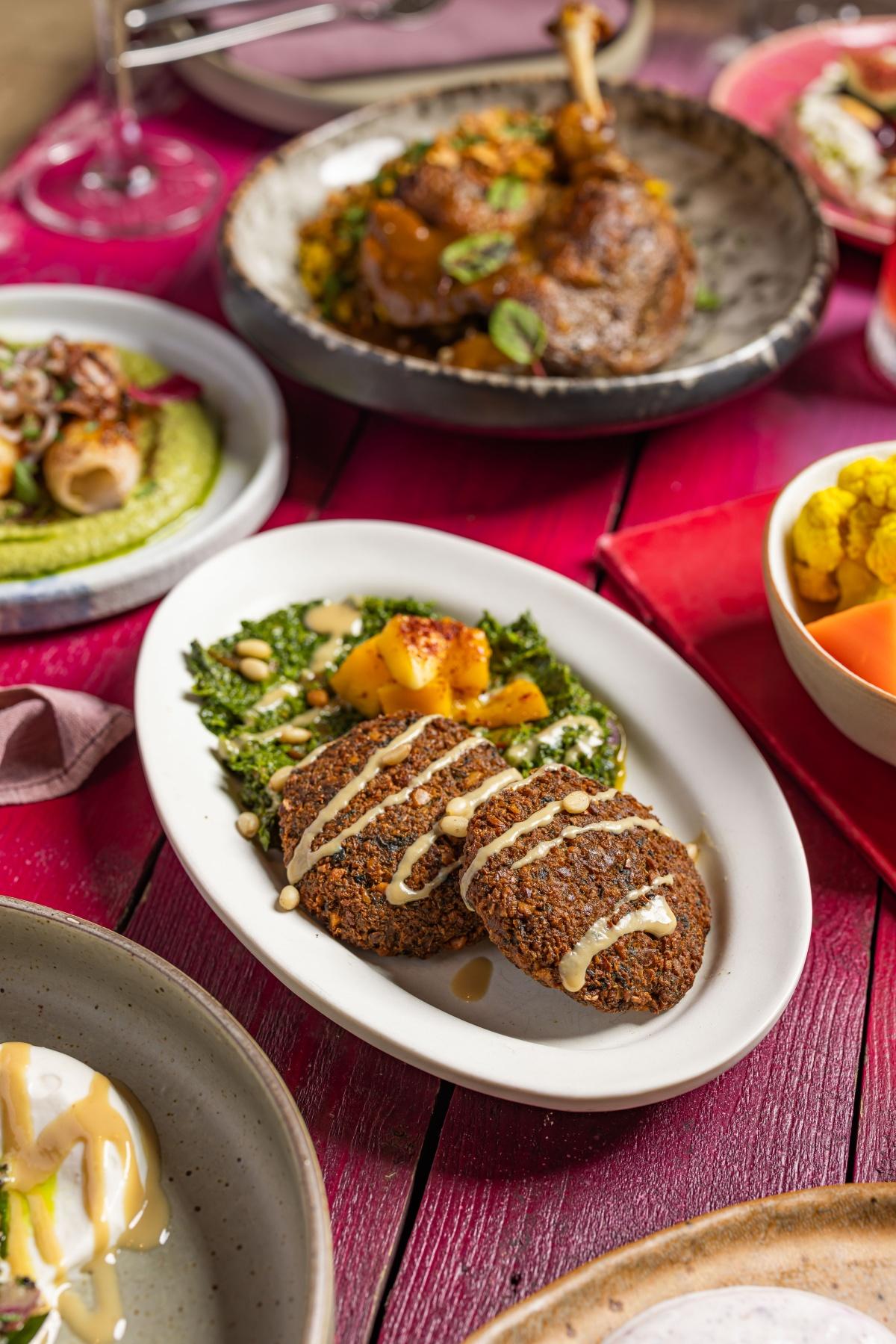 脆鷹咀豆餅配松子仁莎莎及醃漬芒果