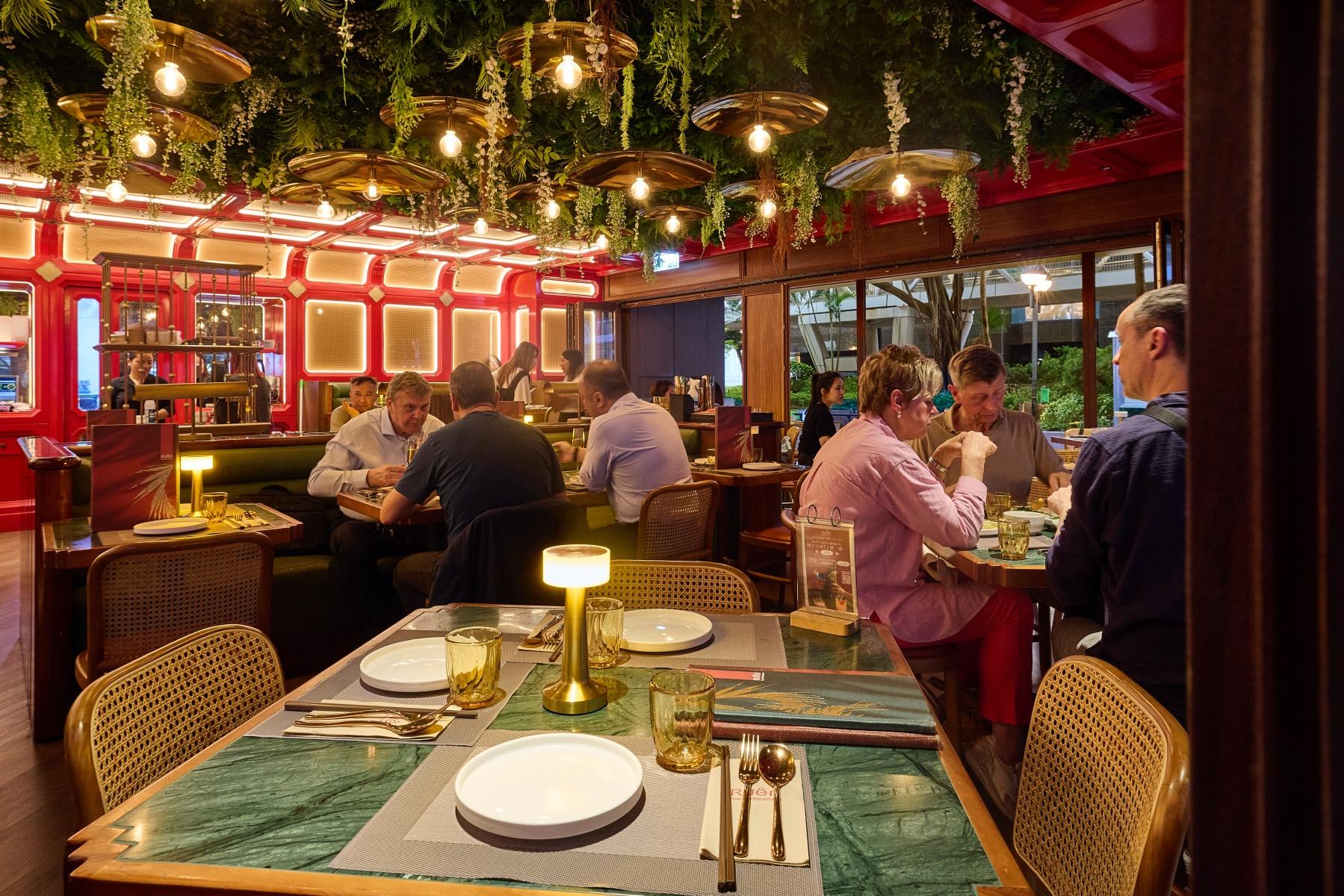 餐廳主打現代泰國菜,並精選越式燒烤。