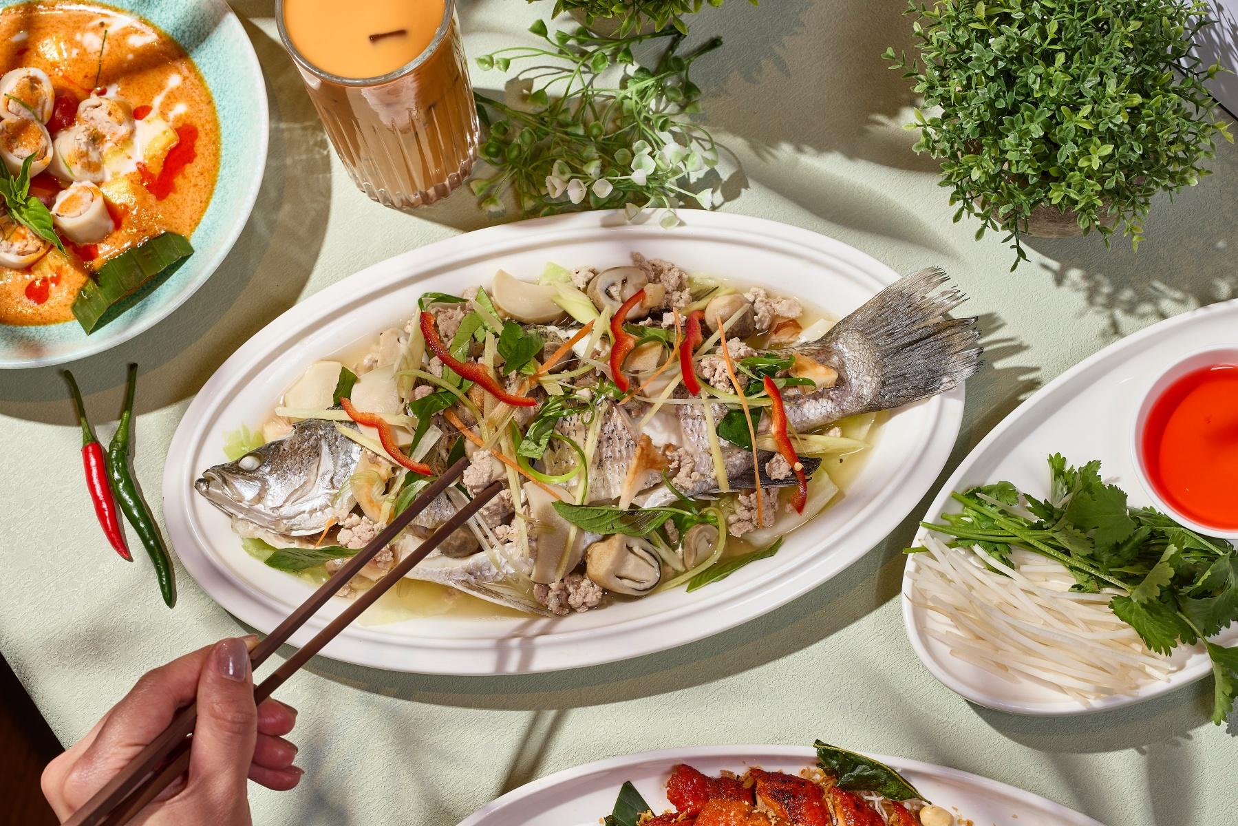 梅薑肉沫蒸盲鰽魚($248)經典南泰菜式,新鮮盲鰽配搭香茅、南薑、青檸等,撒上豬肉碎蒸成,魚肉嫩滑。