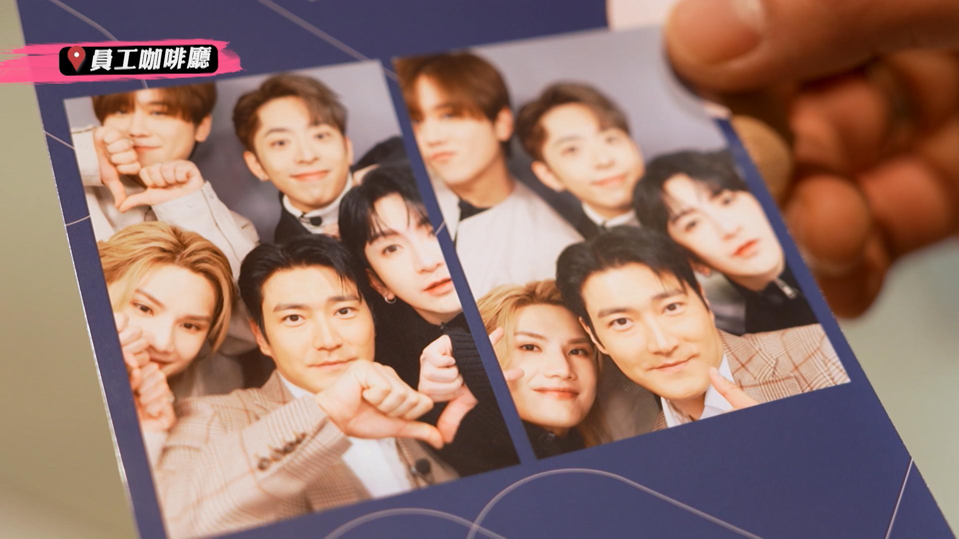 MIRROR「妹豬組」4子與Super Junior 成員崔始源影貼紙相。