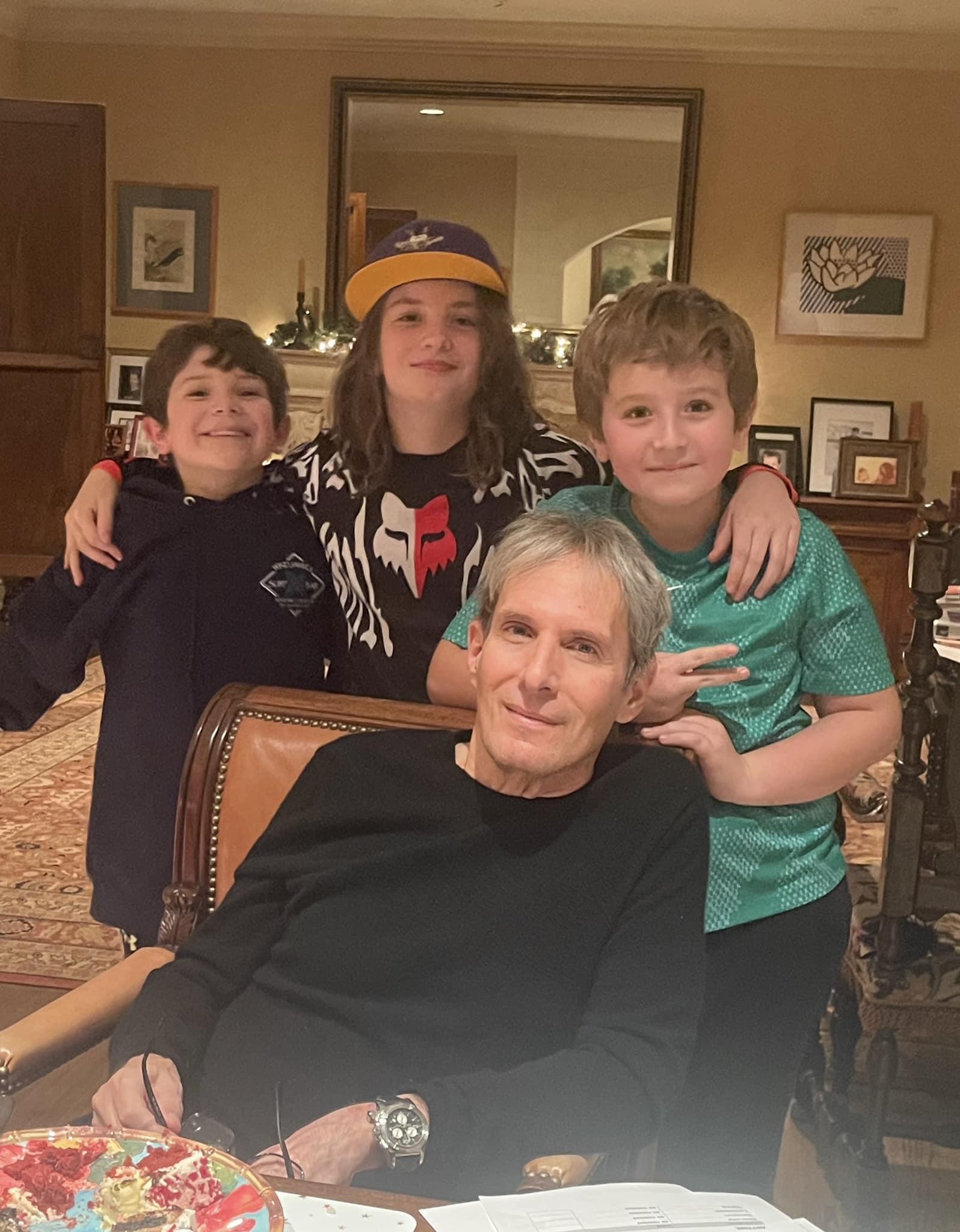 Michael Bolton接受雜誌訪問時稱,現在非常享受湊孫的日子。