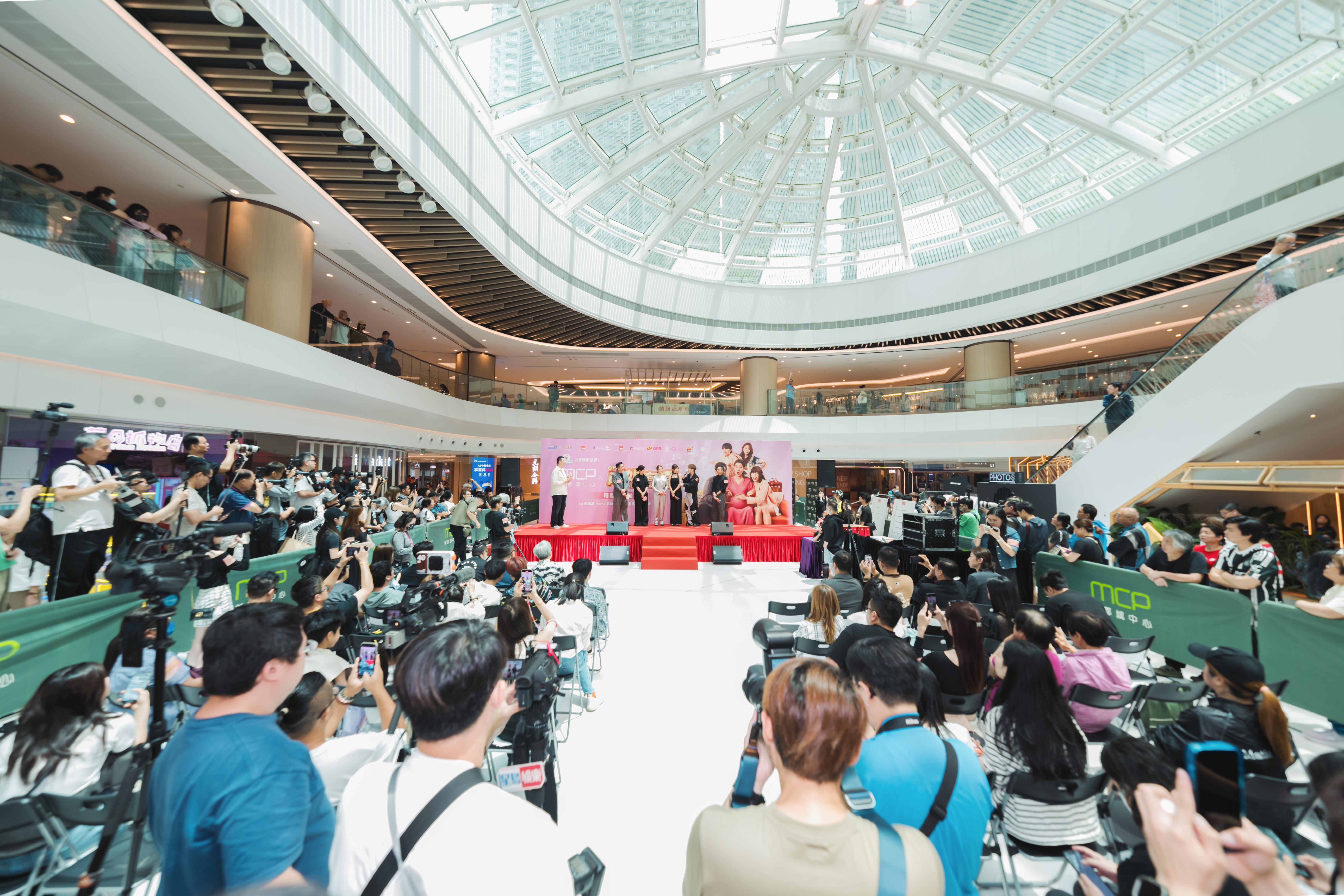 《OMG!阿媽有喜》香港首映於MCP新都城中心舉行。