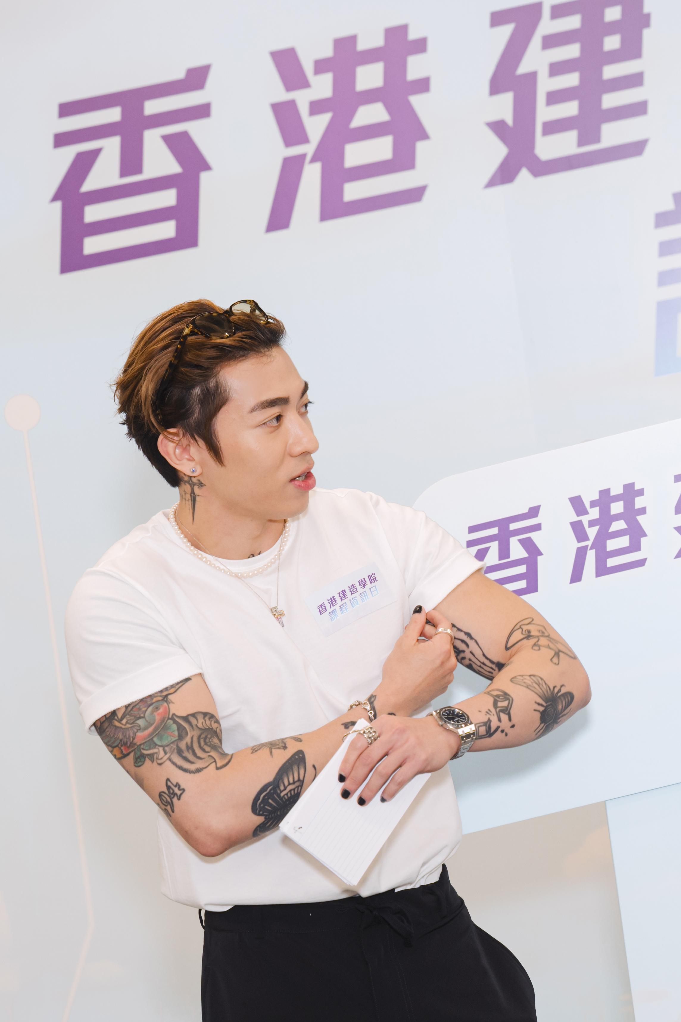 Tyson Yoshi會迫自己看haters的留言,如做gym一樣。