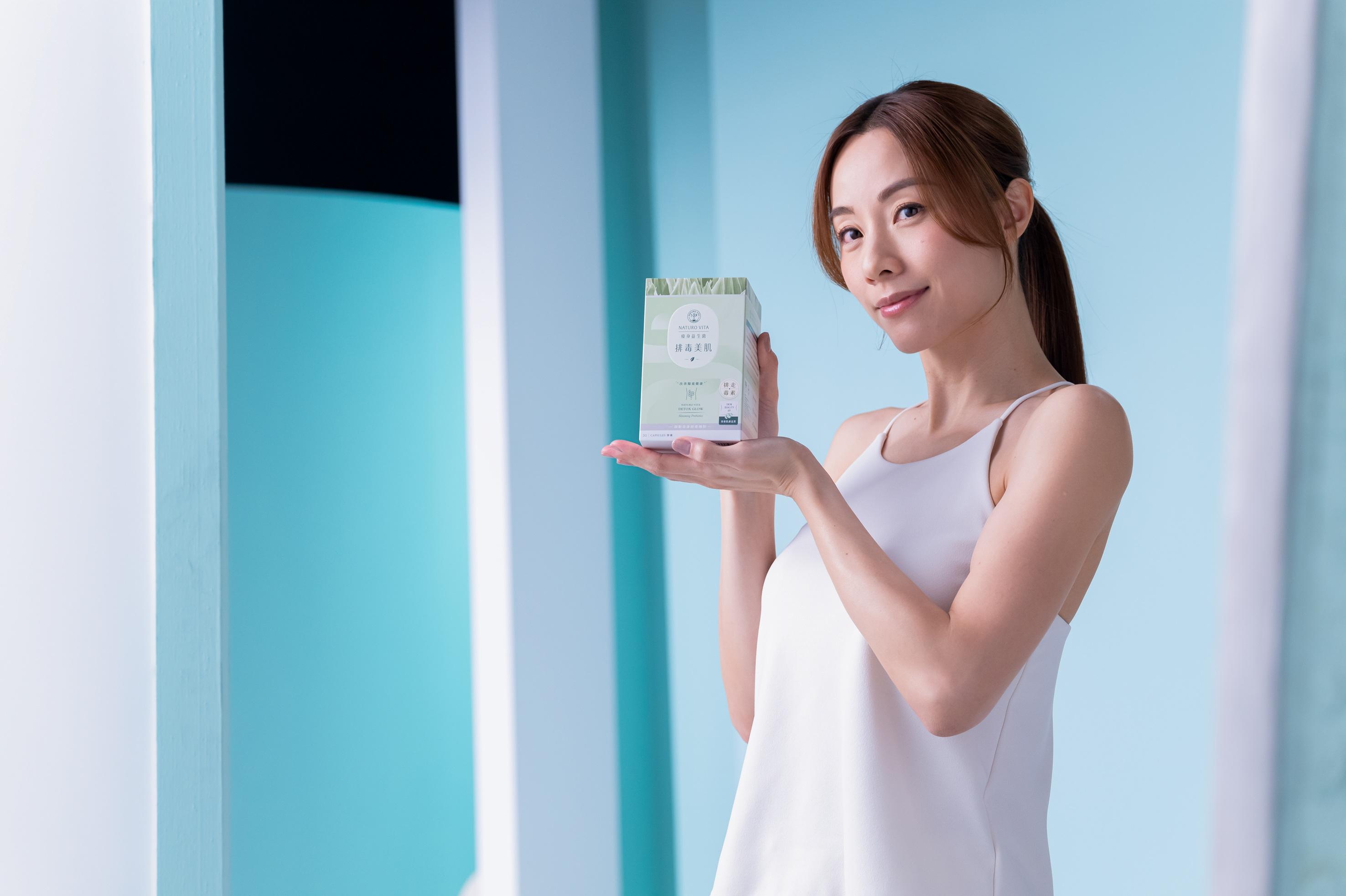 Stephy穿上白色長裙,身材Fit爆,狀態大勇。