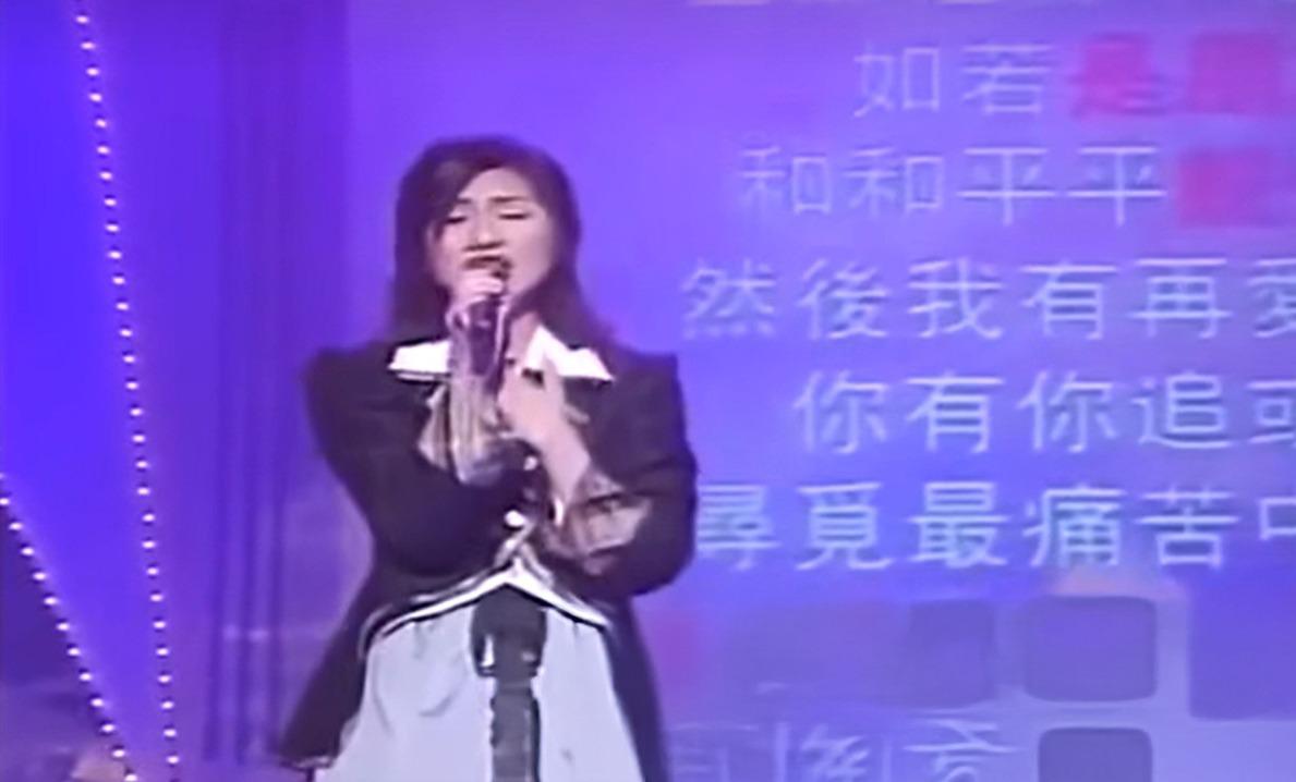 楊千嬅於1995年參加《新秀歌唱大賽》,獲得銅獎而加入樂壇。(網上截圖)