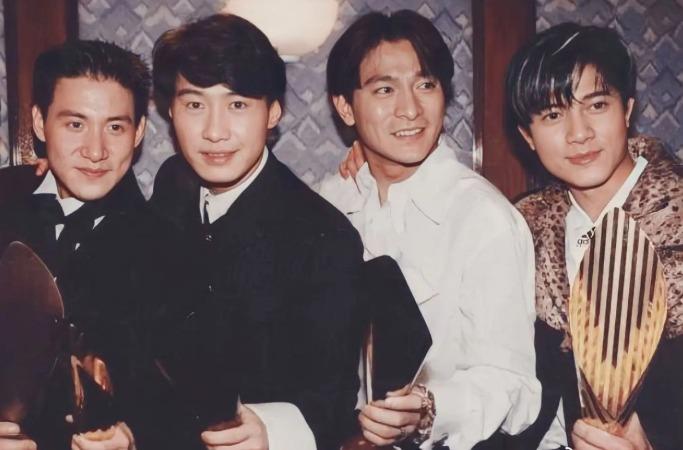1992年,(左起)張學友、黎明、劉德華及郭富城被傳媒稱為「四大天王」,四人大受樂迷歡迎,並經常在樂壇頒獎禮上獲獎,成績可說是不相伯仲。(網上圖片)
