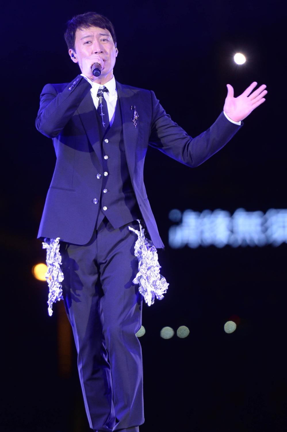 近年黎明仍不時舉行演唱會,跟樂迷相聚。圖為2016 年 4 月在香港舉行的《RANDOM LOVE SONGS 4D IN LIVE 2016》。(圖片來源:Getty)