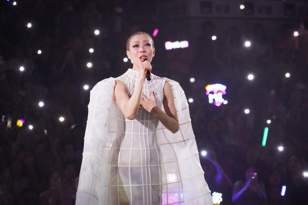 鄭秀文在紅館舉辦了11次個人演唱會,場數逾100場。圖為 2024 年 7 月舉行的《 You & Mi 鄭秀文世界巡迴演唱會》。 (圖片來源:Getty)