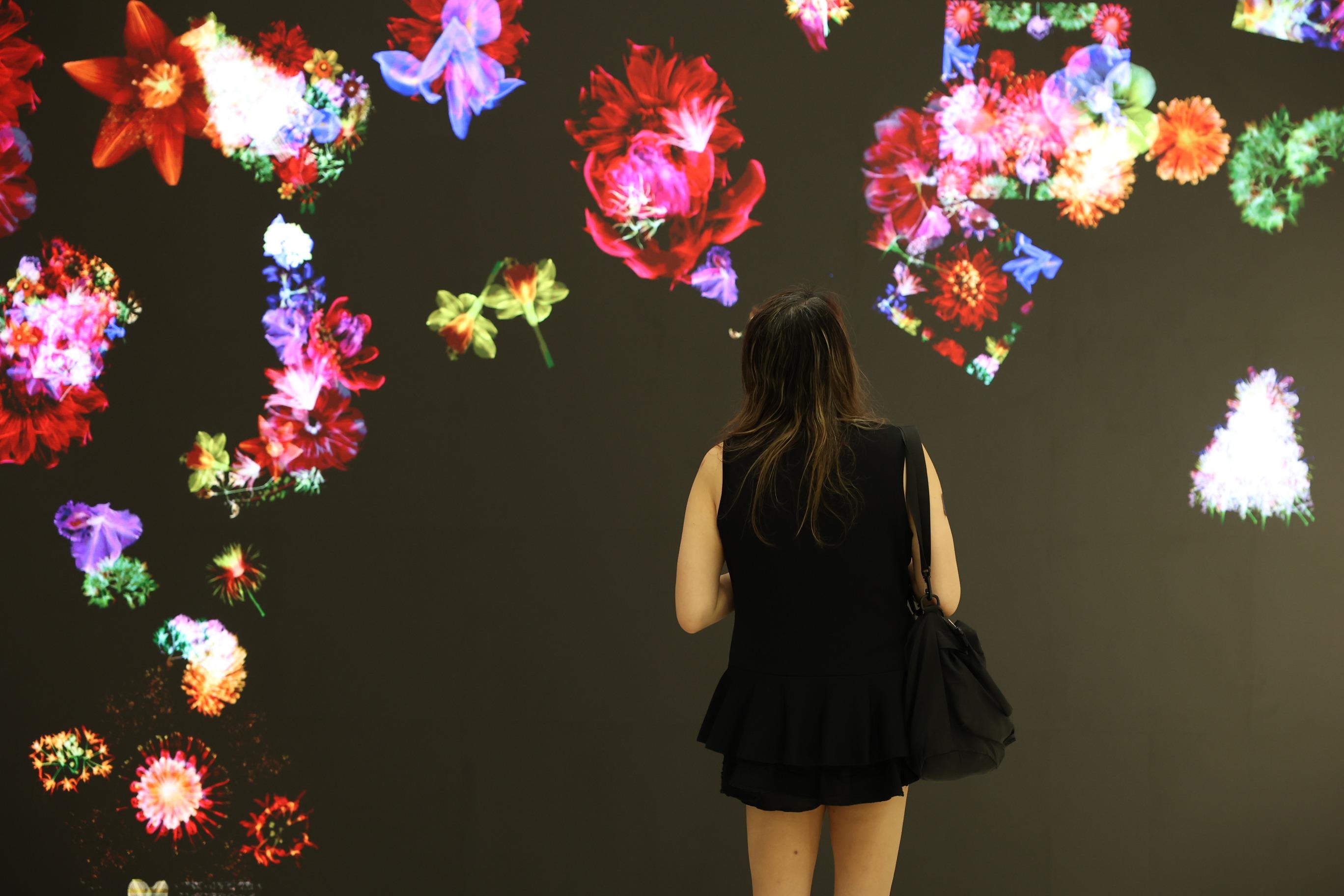 參與互動繁花設計,創作出專屬的花姿物語,上載於繁花屏幕展現眼前。