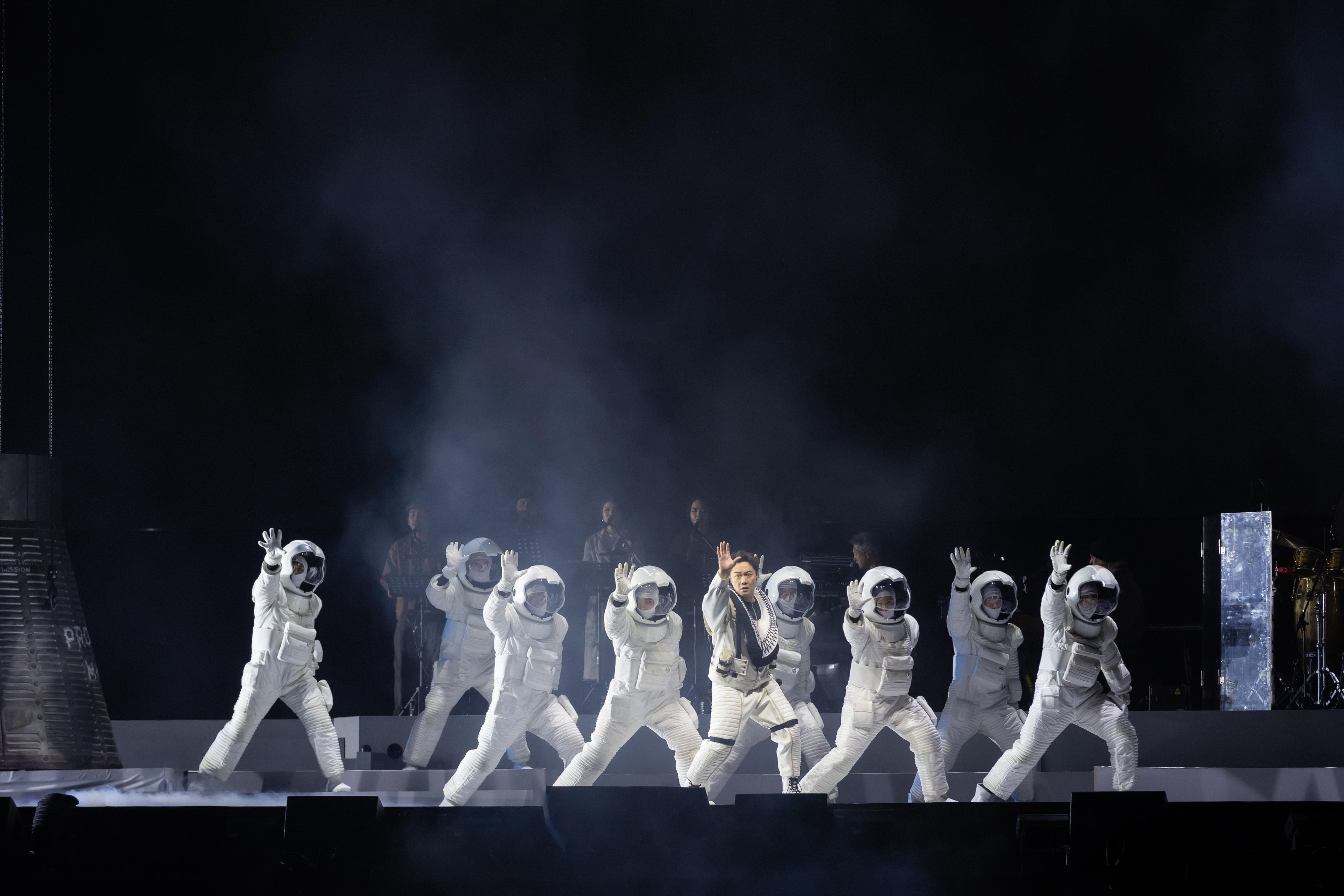 陳奕迅吸引各地歌迷共聚一堂,見證這場橫跨語言與文化的音樂盛宴。